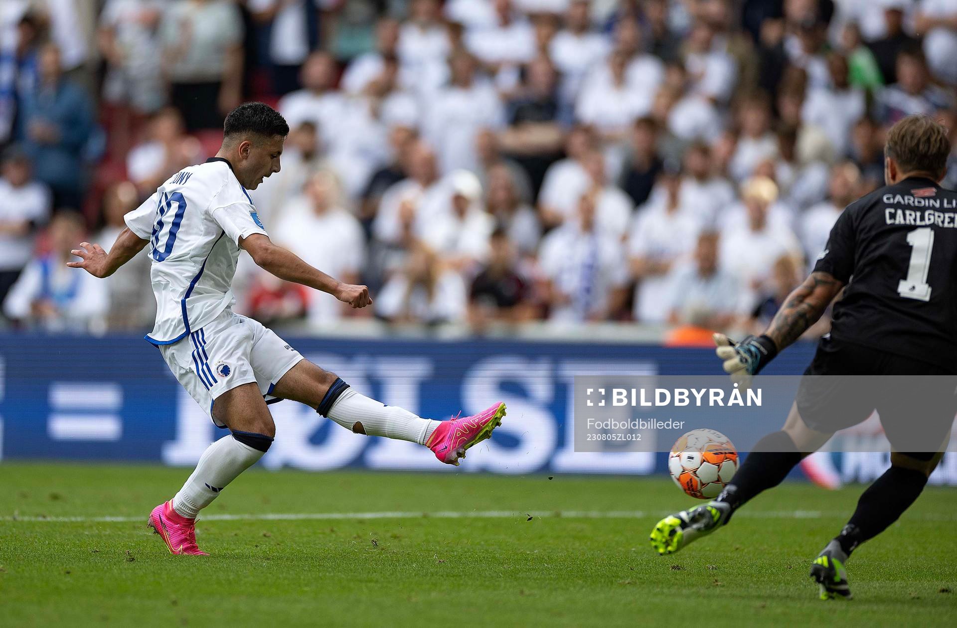  [DK=20230805: Roony Bardghji,FC København sparker bolden i mål til 2-0]