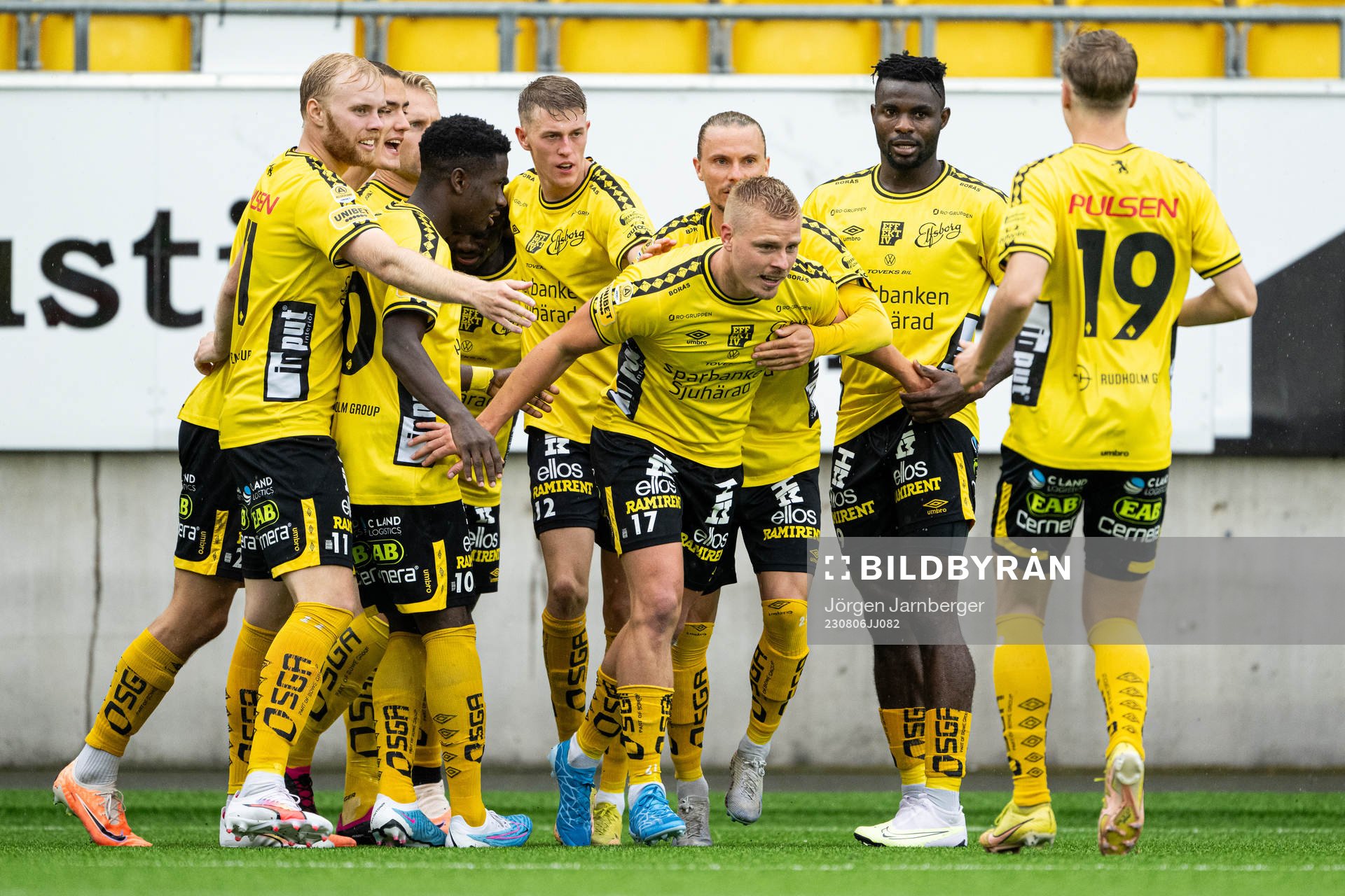 Elfsborgs Per Frick jublar med lagkamrater