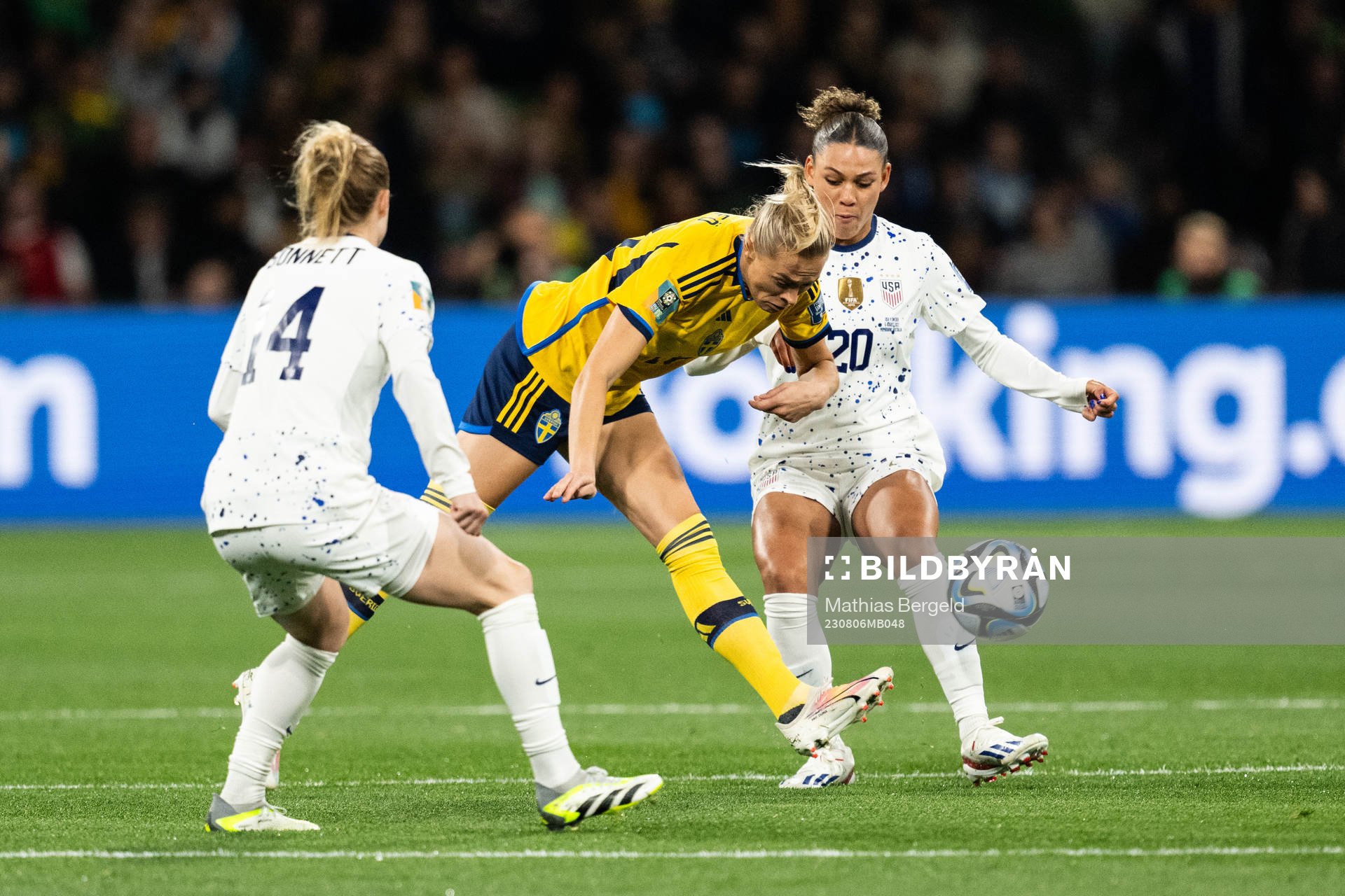 Fridolina Rolfö of Sweden and Trinity Rodman of USA