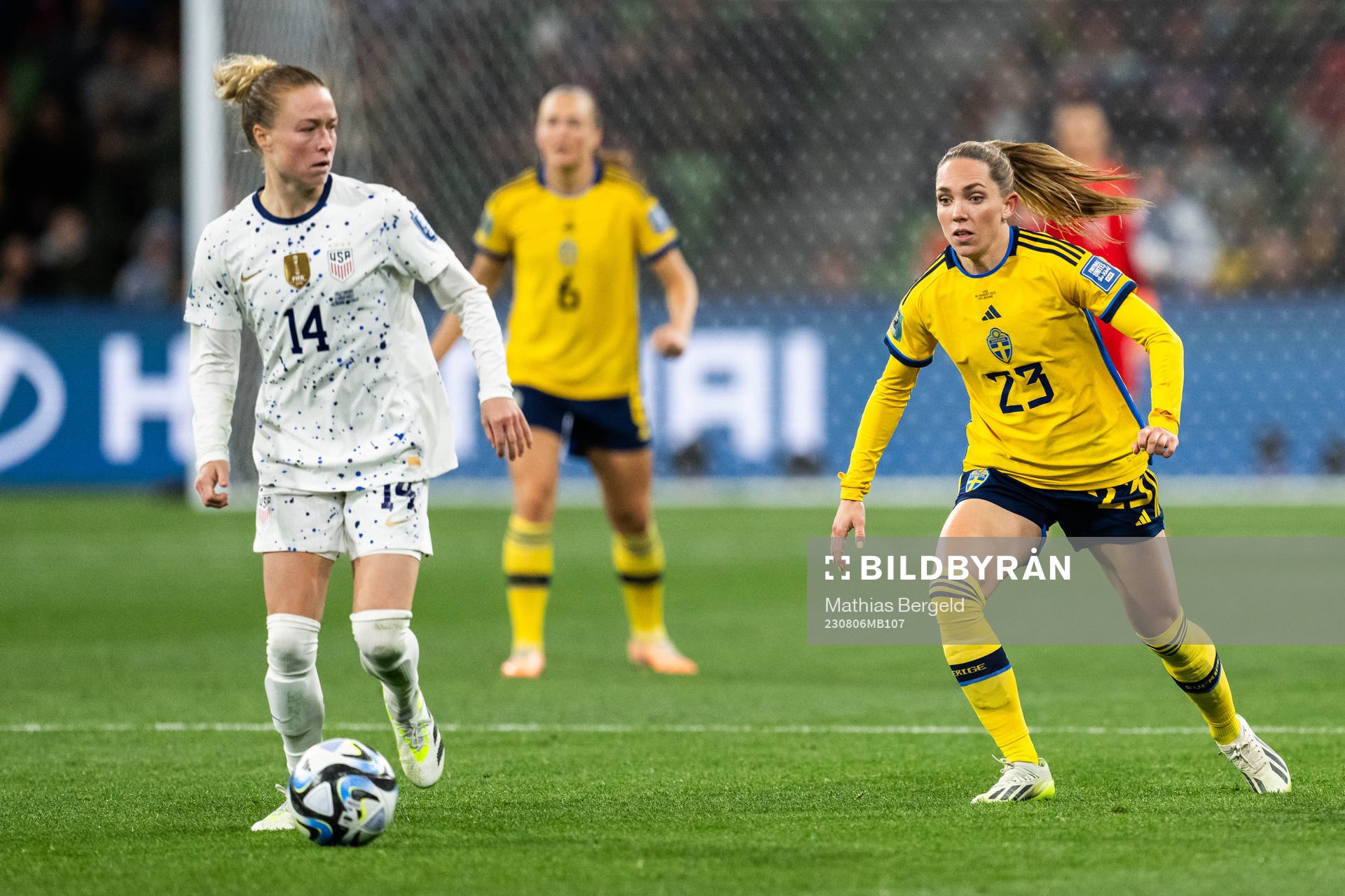 Emily Sonnett of USA and Elin Rubensson of Sweden