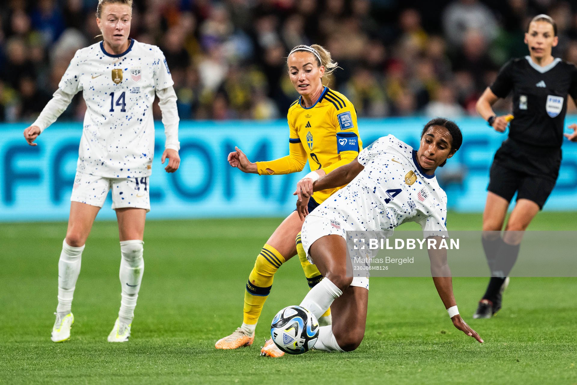 Kosovare Asllani of Sweden and Naomi Girma of USA