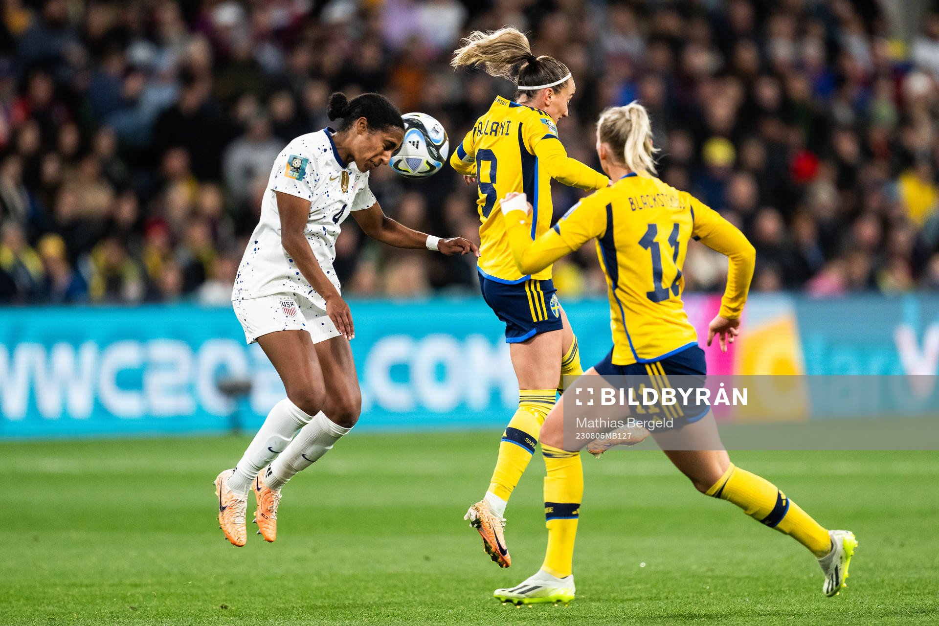 Naomi Girma of USA and Kosovare Asllani of Sweden