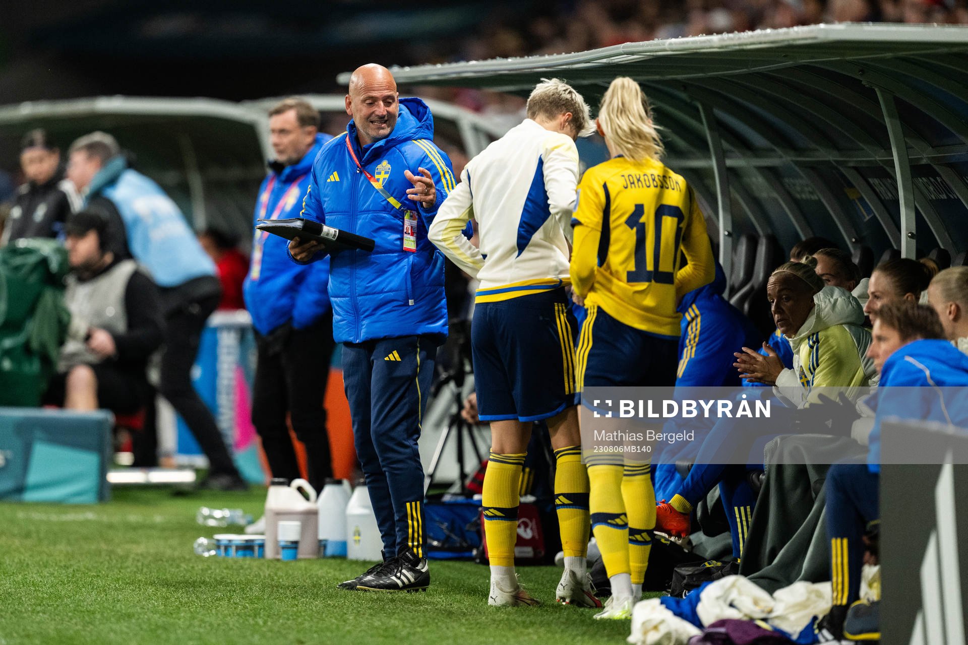 Assistant coach Magnus Wikman, Lina Hurtig and Sofia