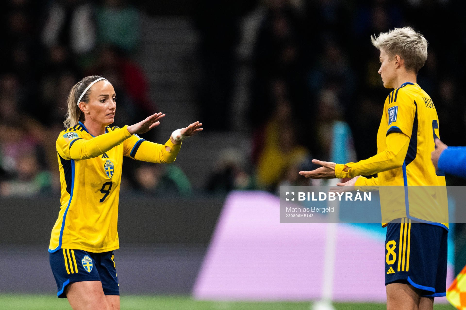 Kosovare Asllani changes with Lina Hurtig of Sweden