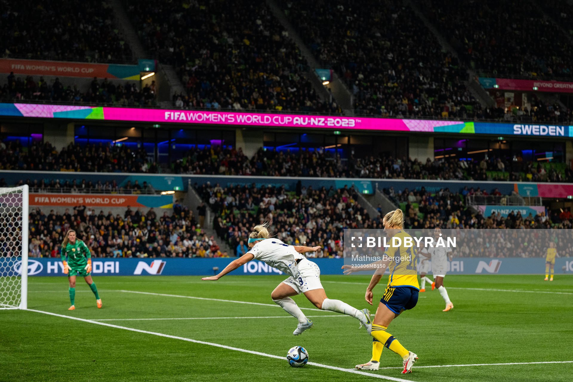 Julie Ertz of USA and Fridolina Rolfö of Sweden