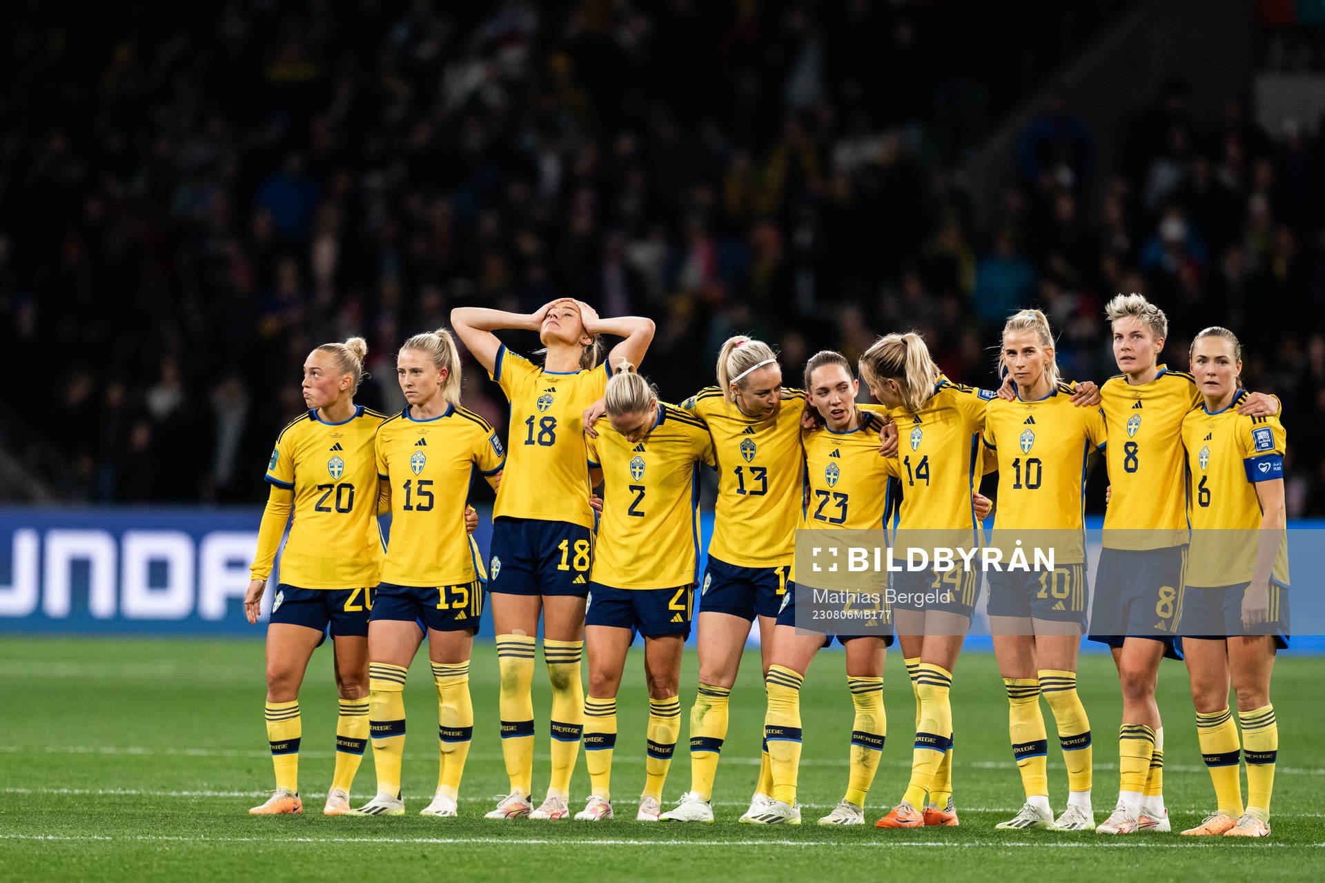 Players of Sweden ahead of the penalty shootout during the FIFA Women's World Cup round of 16 football match between Sweden and USA on August 6, 2023 in Melbourne.