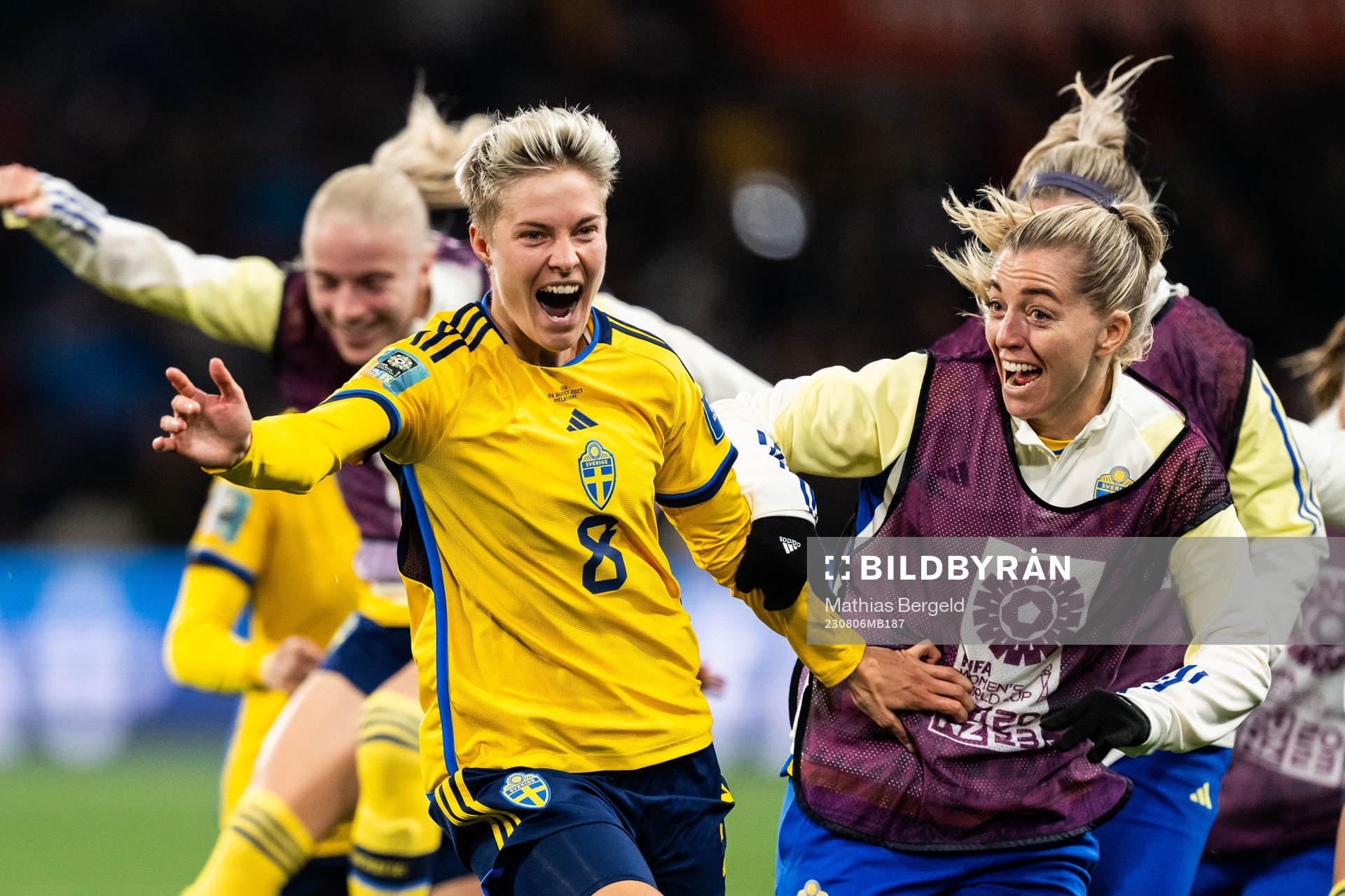 Lina Hurtig of Sweden celebrate with team mates
