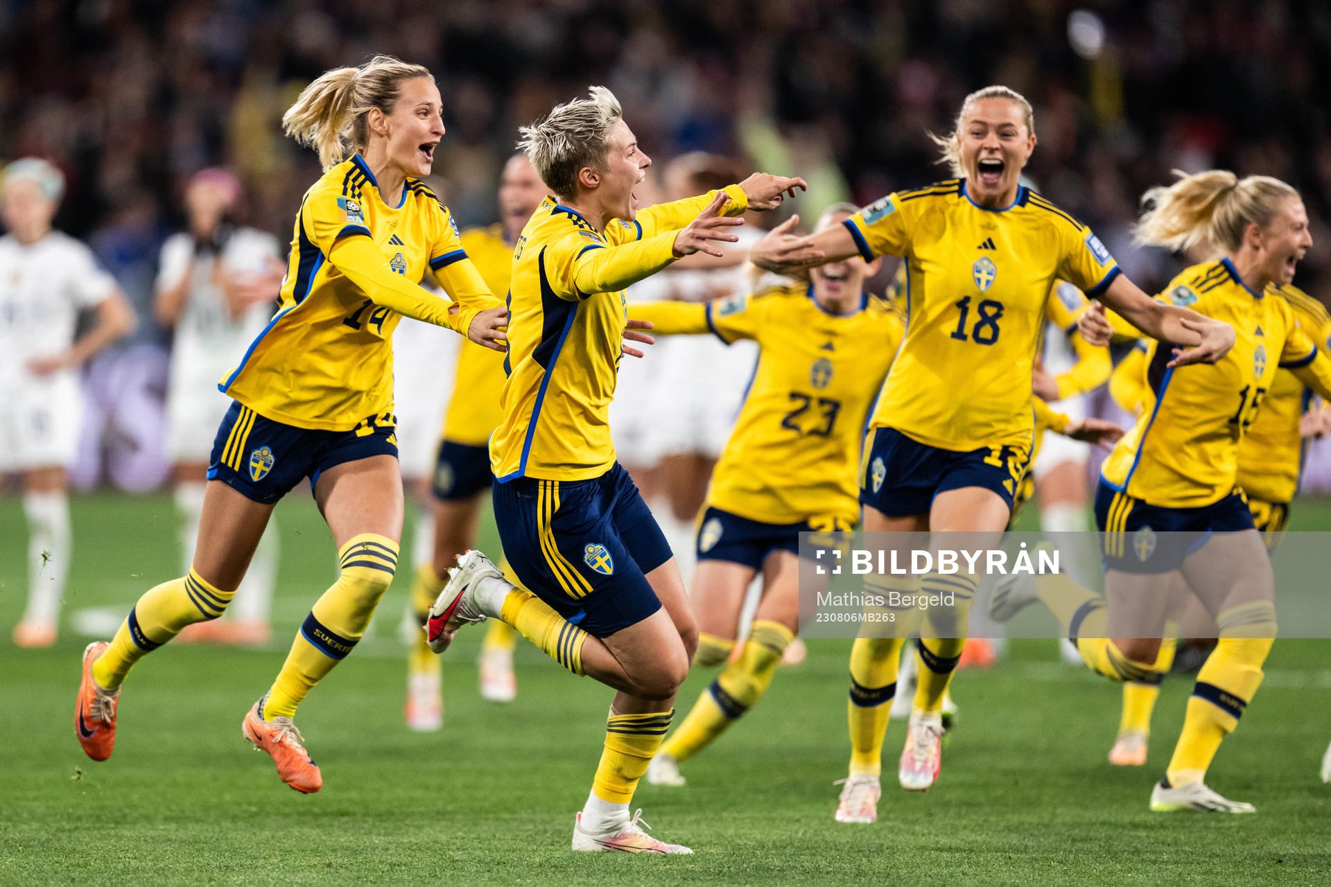 Lina Hurtig of Sweden celebrate with team mates