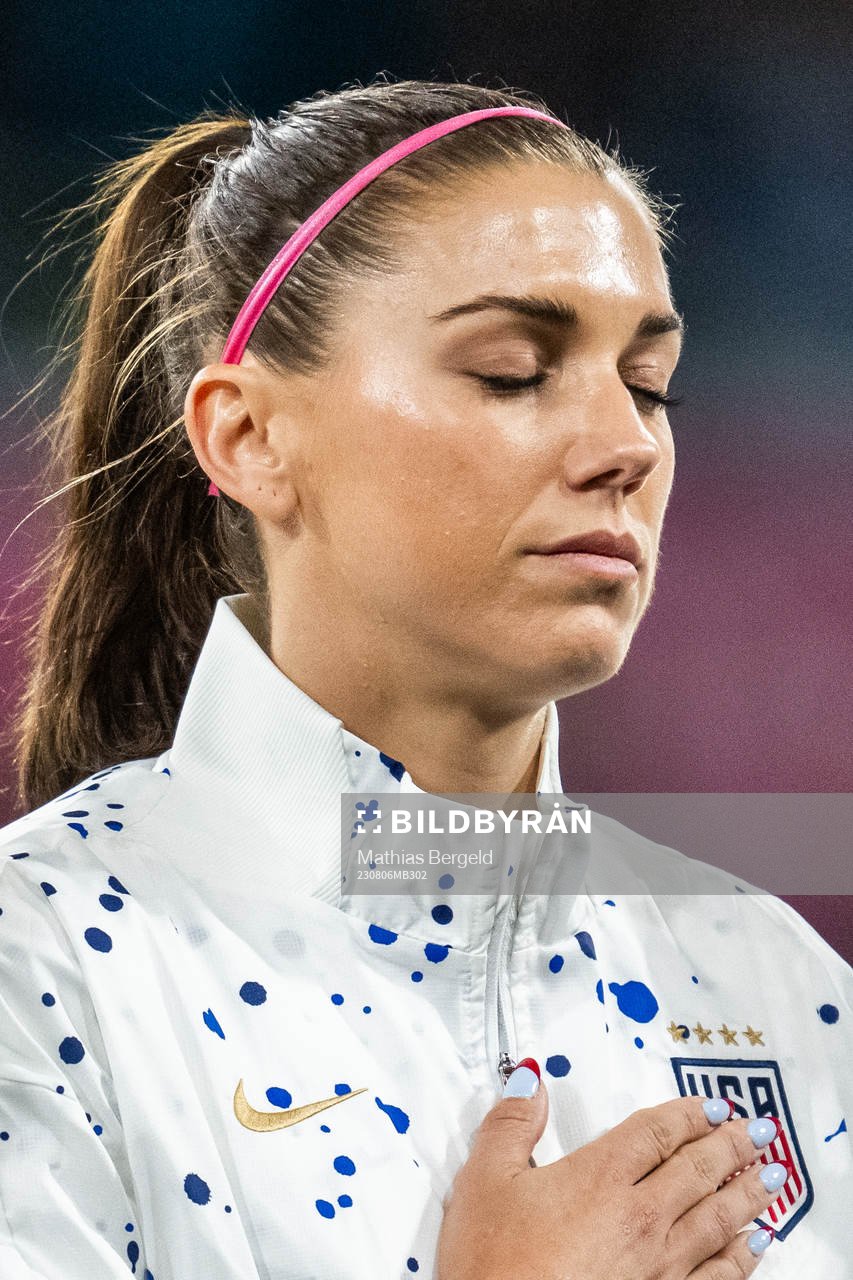 Sophia Smith, Alex Morgan and Emily Sonnett of USA
