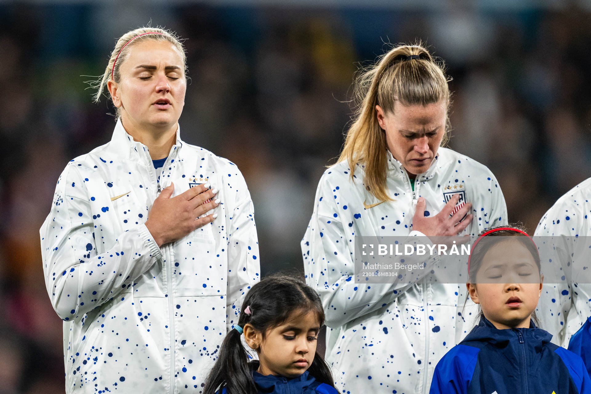 Lindsey Horan and goalkeeper Alyssa Naeher of USA