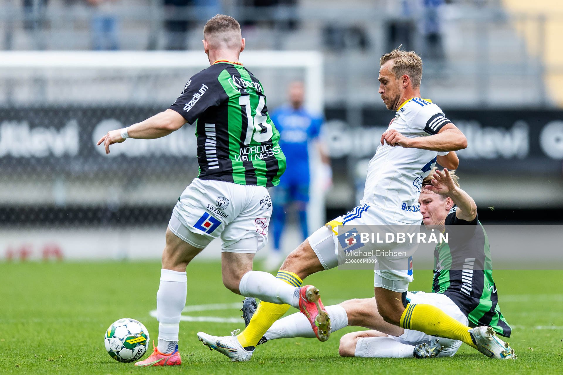 GIF Sundsvalls Pontus Engblom mot GAISs Dino Salihovic och