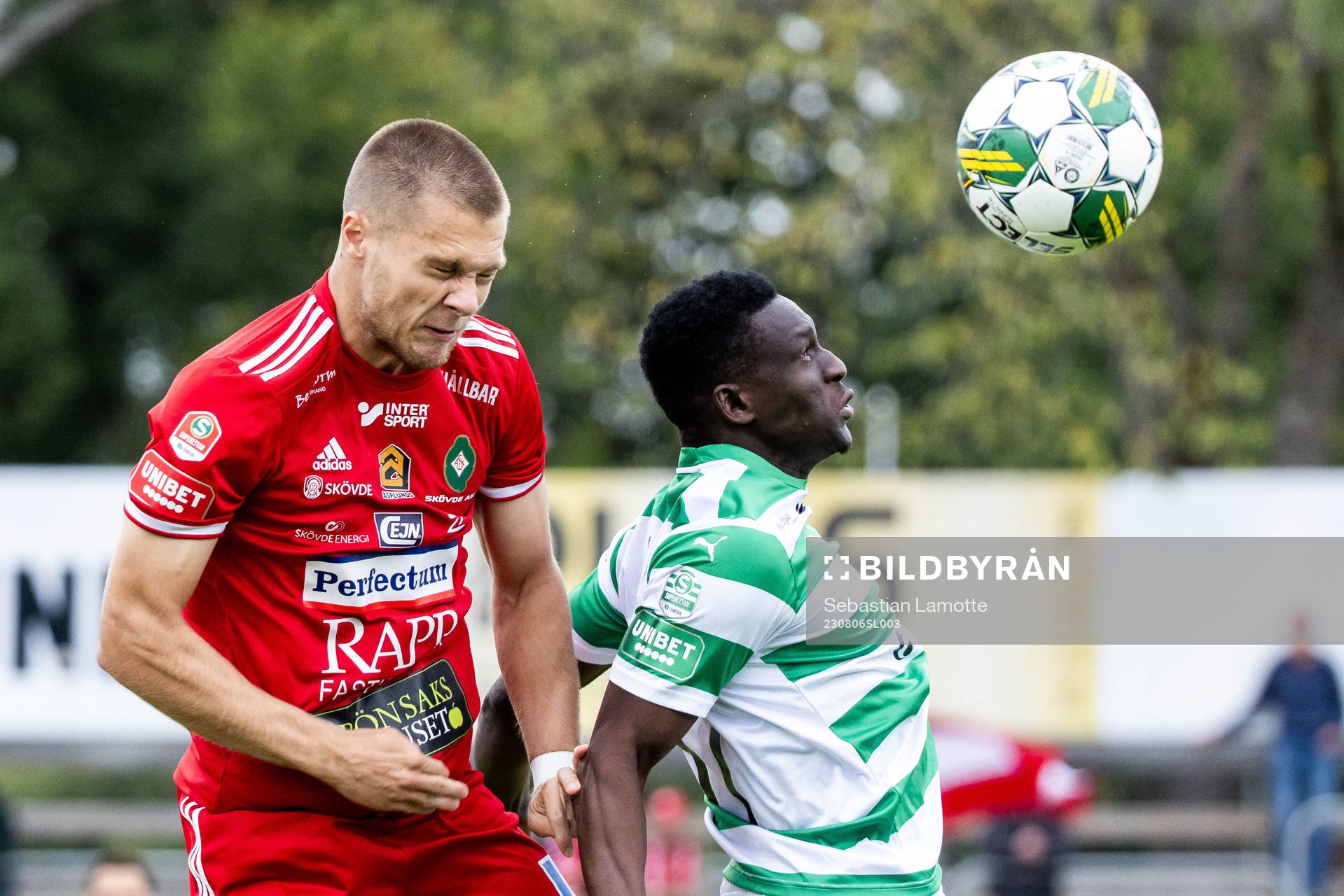 Skövde AIKs Gustav Broman och Västerås SKs Ibrahim