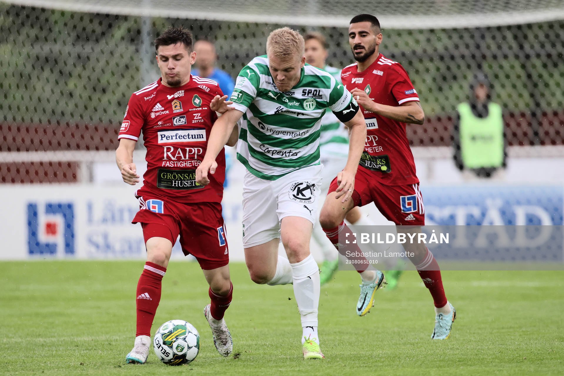 Skövde AIKs Isak Bjerkebo och Västerås SKs Simon