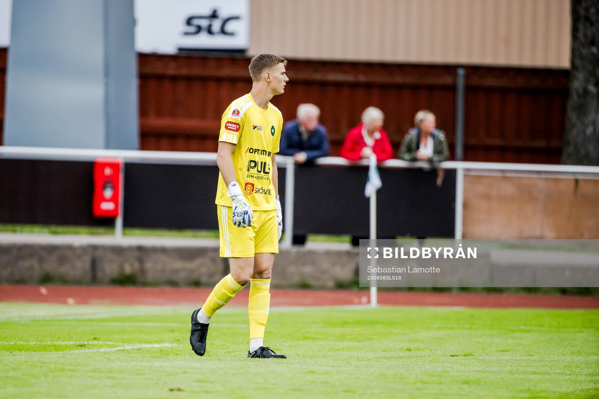 Skövde AIKs målvakt David Engelbrektsson under fotbollsmatchen i Superettan mellan Skövde AIK och Västerås SK den 6 augusti 2023 i Skövde.