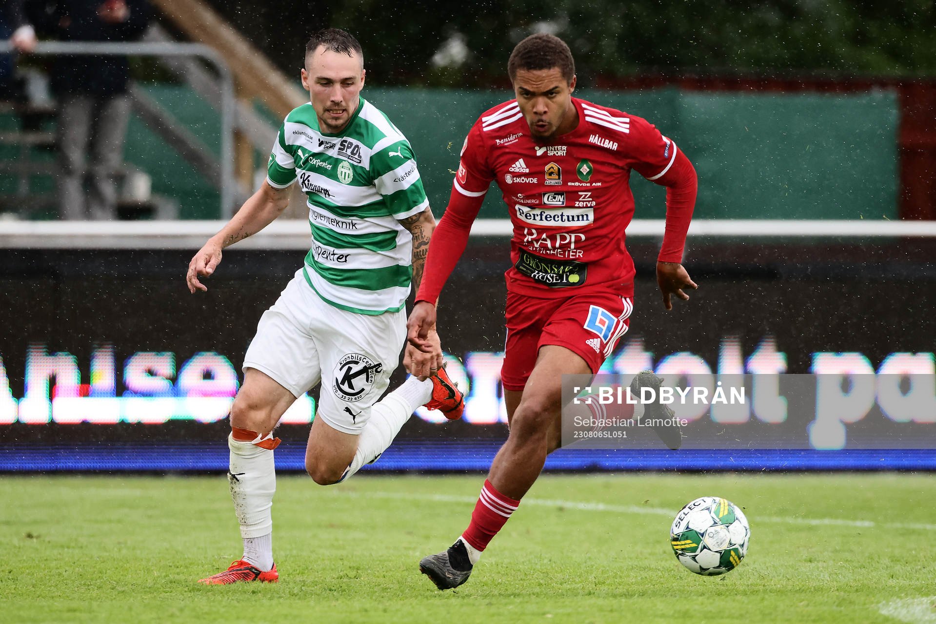 Västerås SKs Filip Tronet och Skövde AIKs Darrell Kamdem
