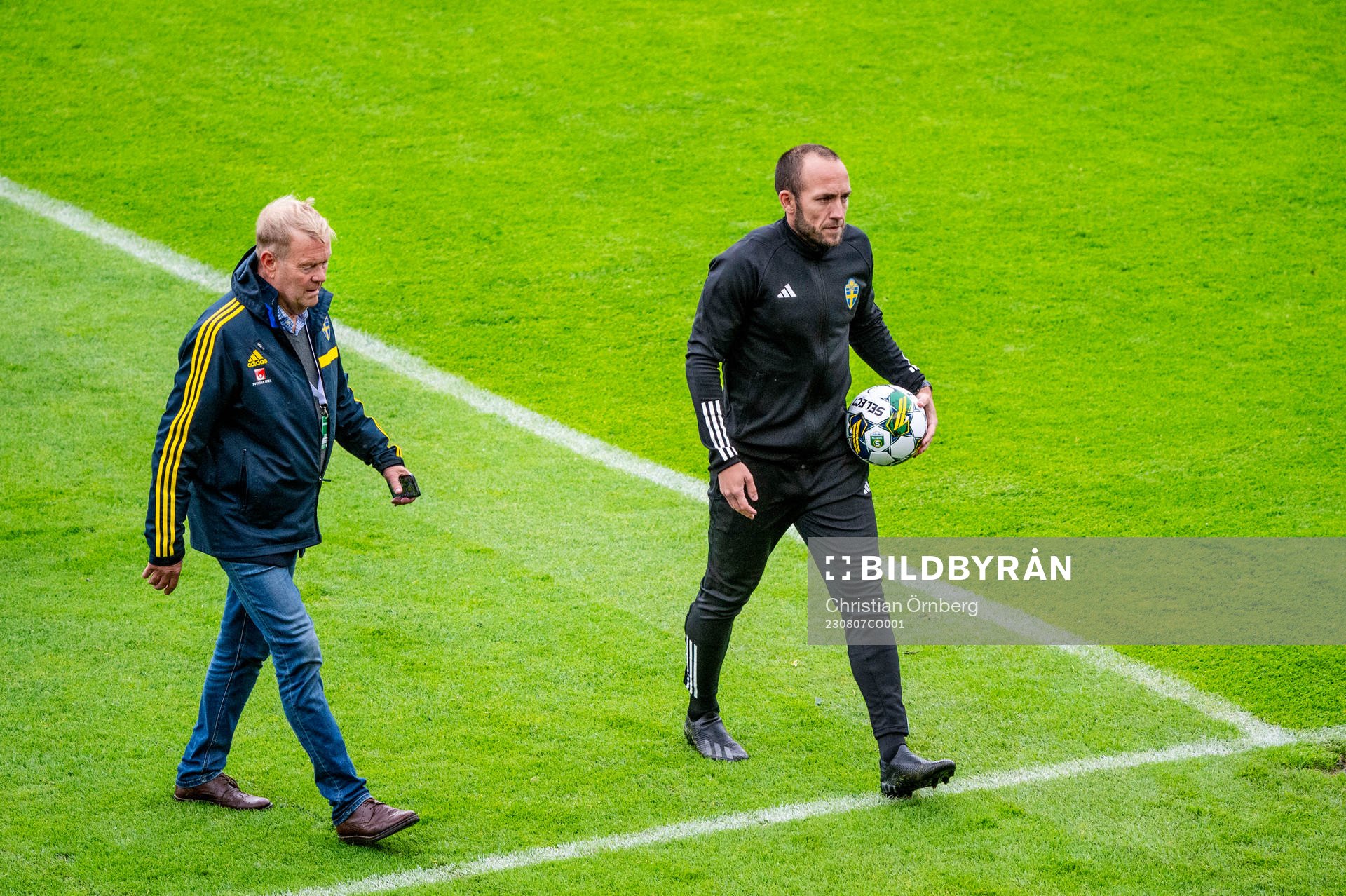 Matchdelegaten Lasse Wilhelmsson och domare Kaspar Sjöberg