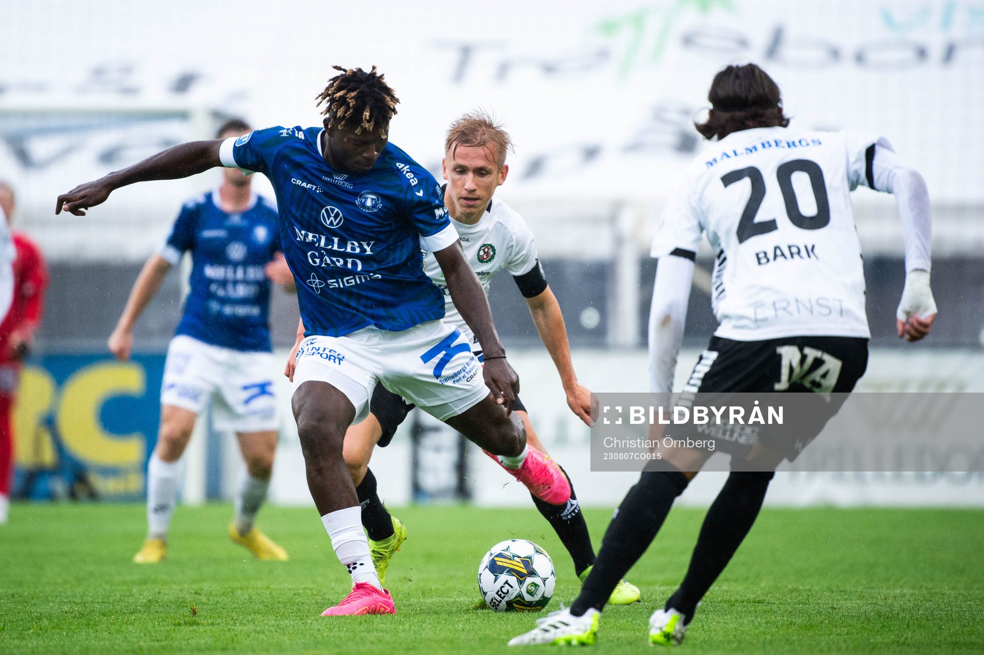 Trelleborgs Abel Ogwuche mot Örebros David Seger och Adam