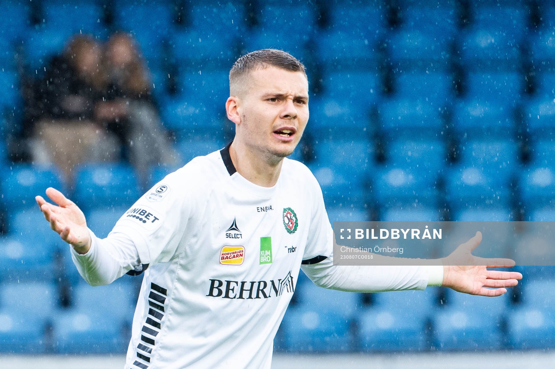 Örebros Jake Larsson deppar