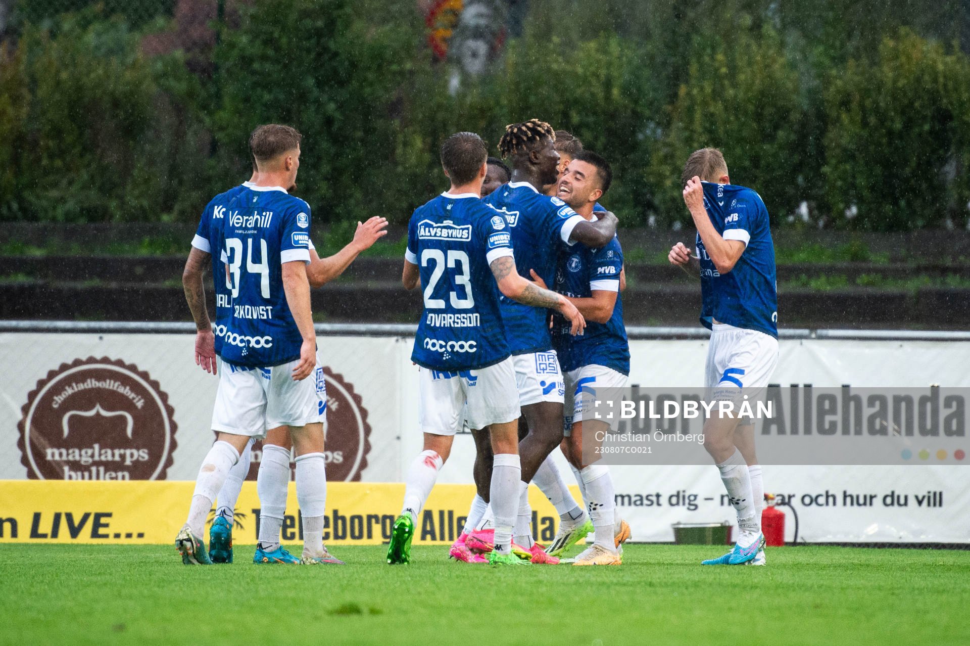Trelleborgs Haris Brkic jublar med lagkamrater efter 2-0 under fotbollsmatchen i Superettan mellan Trelleborg och Örebro den 7 augusti 2023 i Trelleborg.