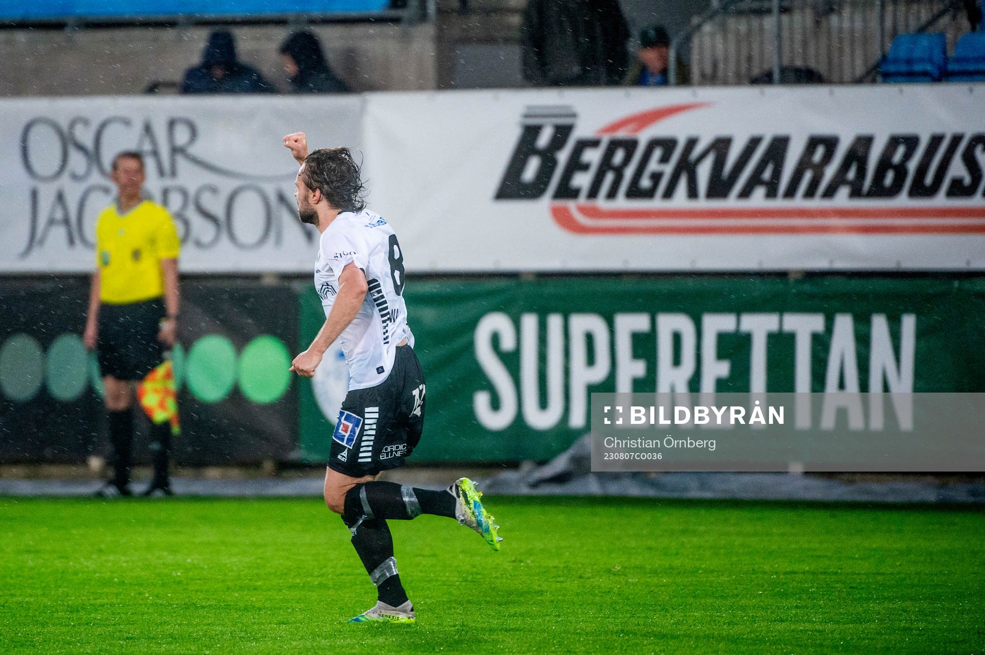 Örebros Kevin Walker jublar