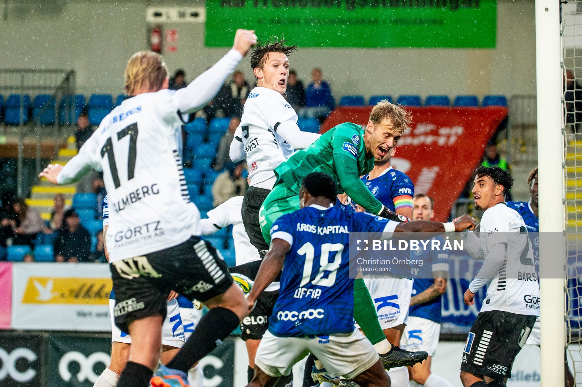 Örebros Daniel Hultqvist mot Trelleborgs målvakt Kasper