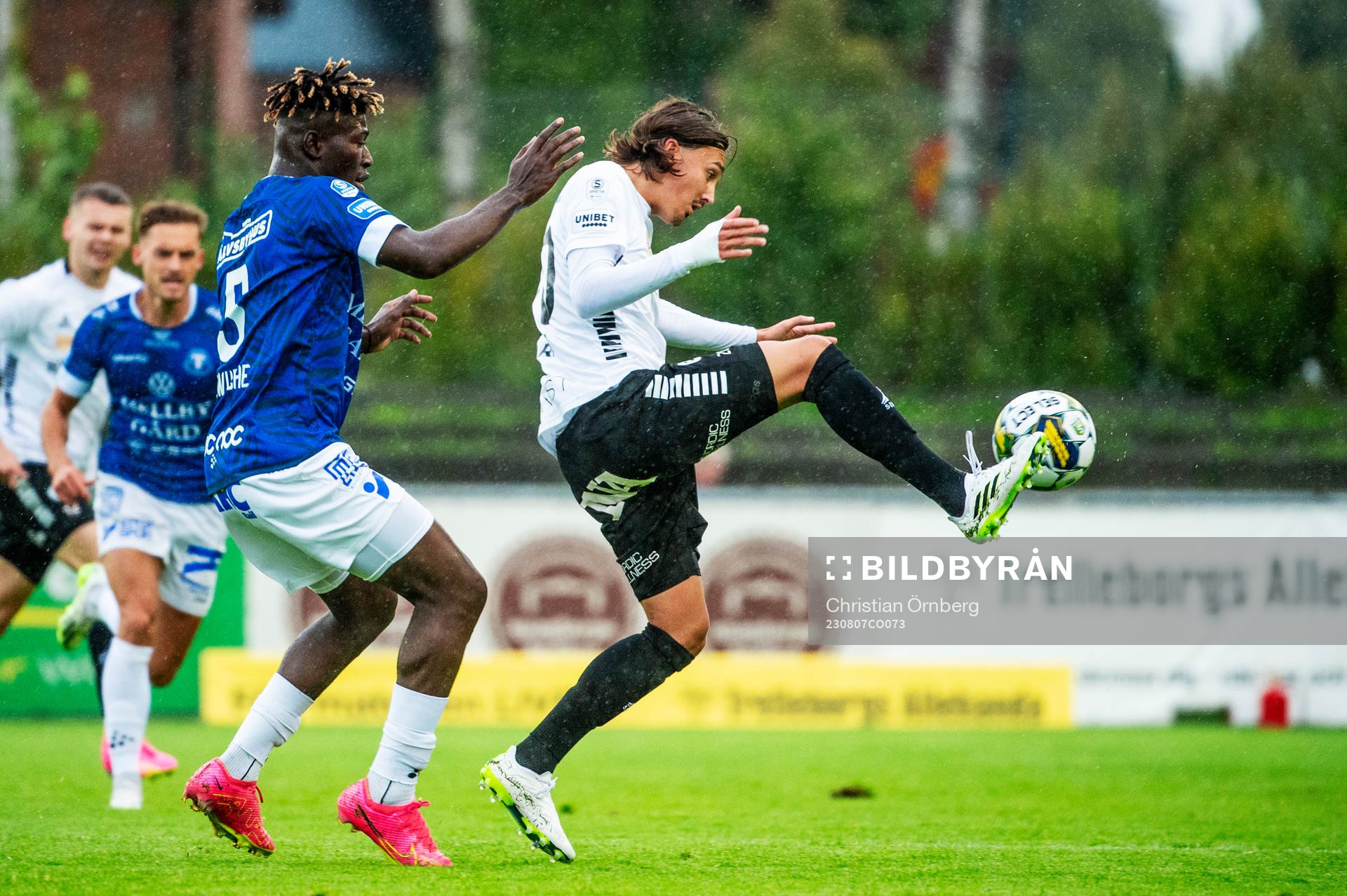 Trelleborgs Abel Ogwuche mot Örebros Adam Bark