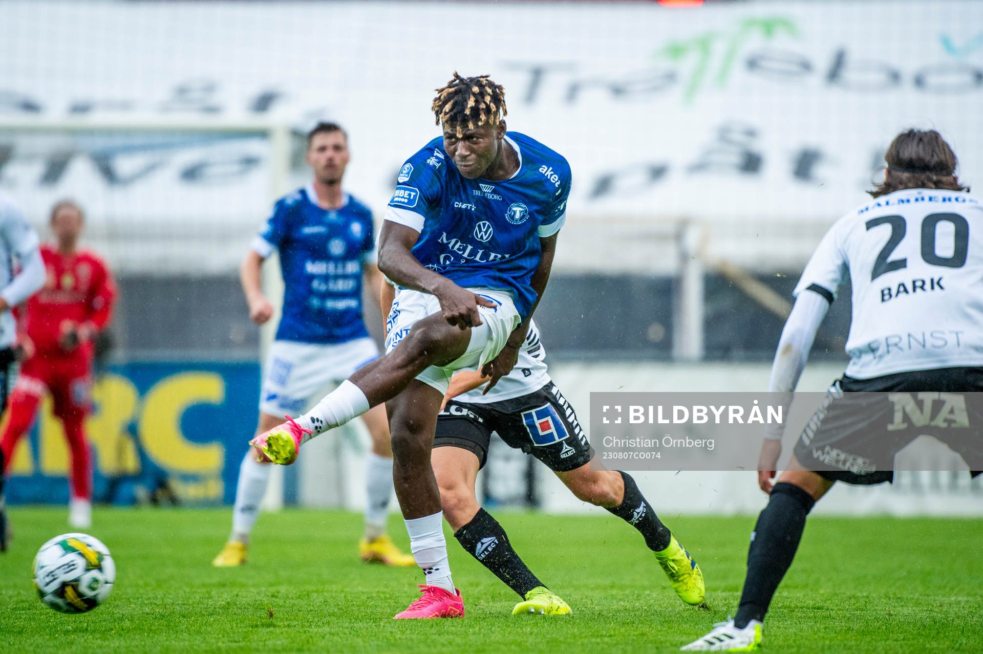Trelleborgs Abel Ogwuche mot Örebros Adam Bark