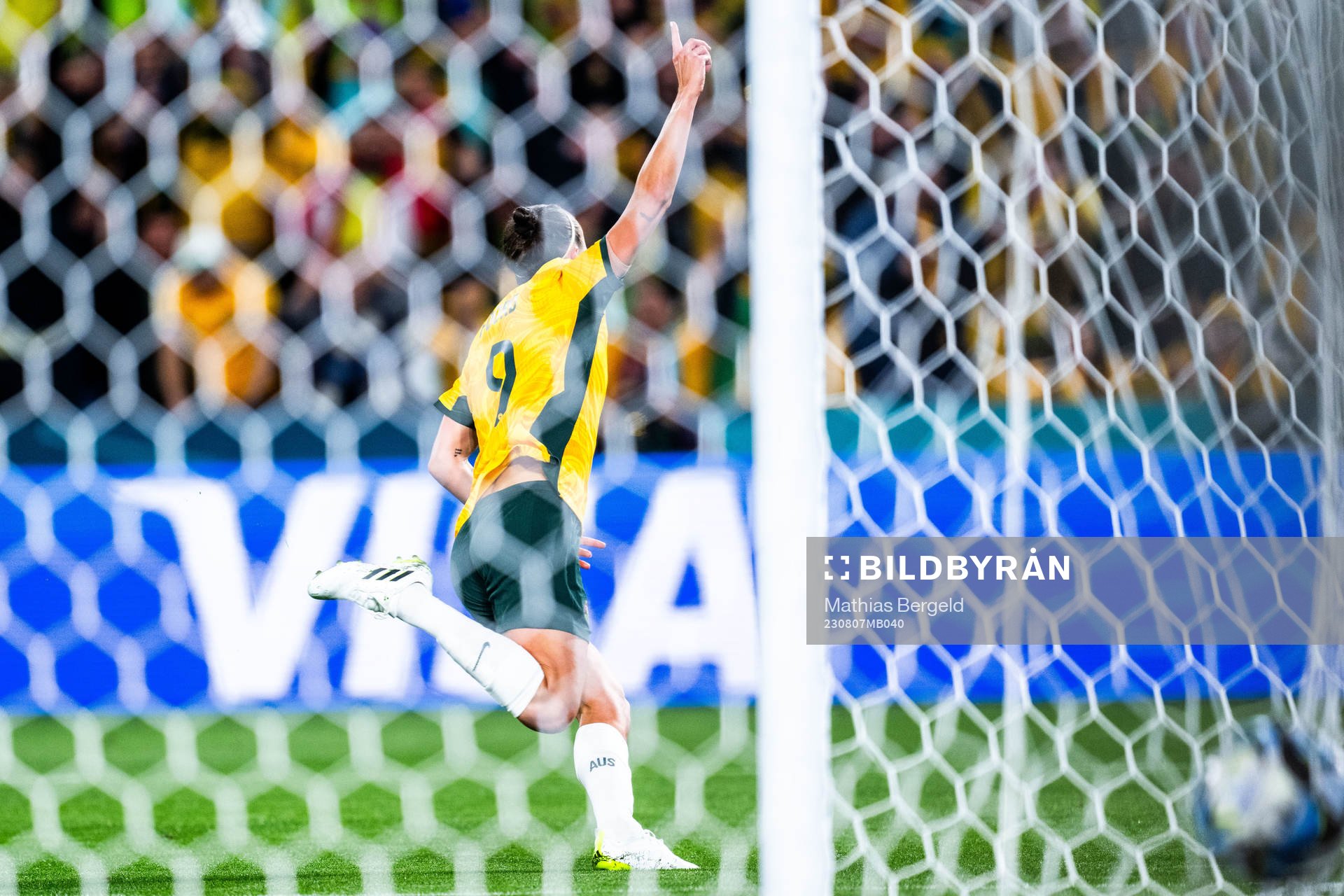 Caitlin Foord of Australia celebrate