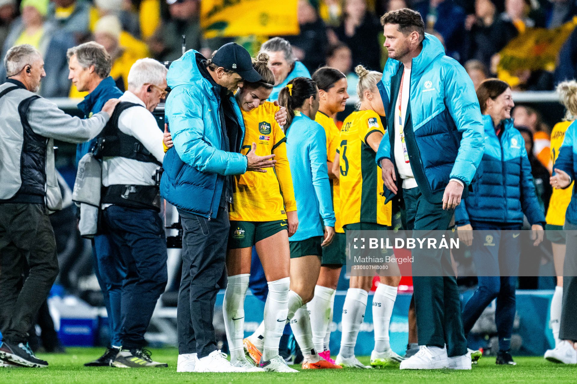 Head coach Tony Gustavsson and Steph Catley of Australia celebrate after the FIFA Women's World Cup round of 16 football match match between Australia and Denmark on August 7, 2023 in Sydney.