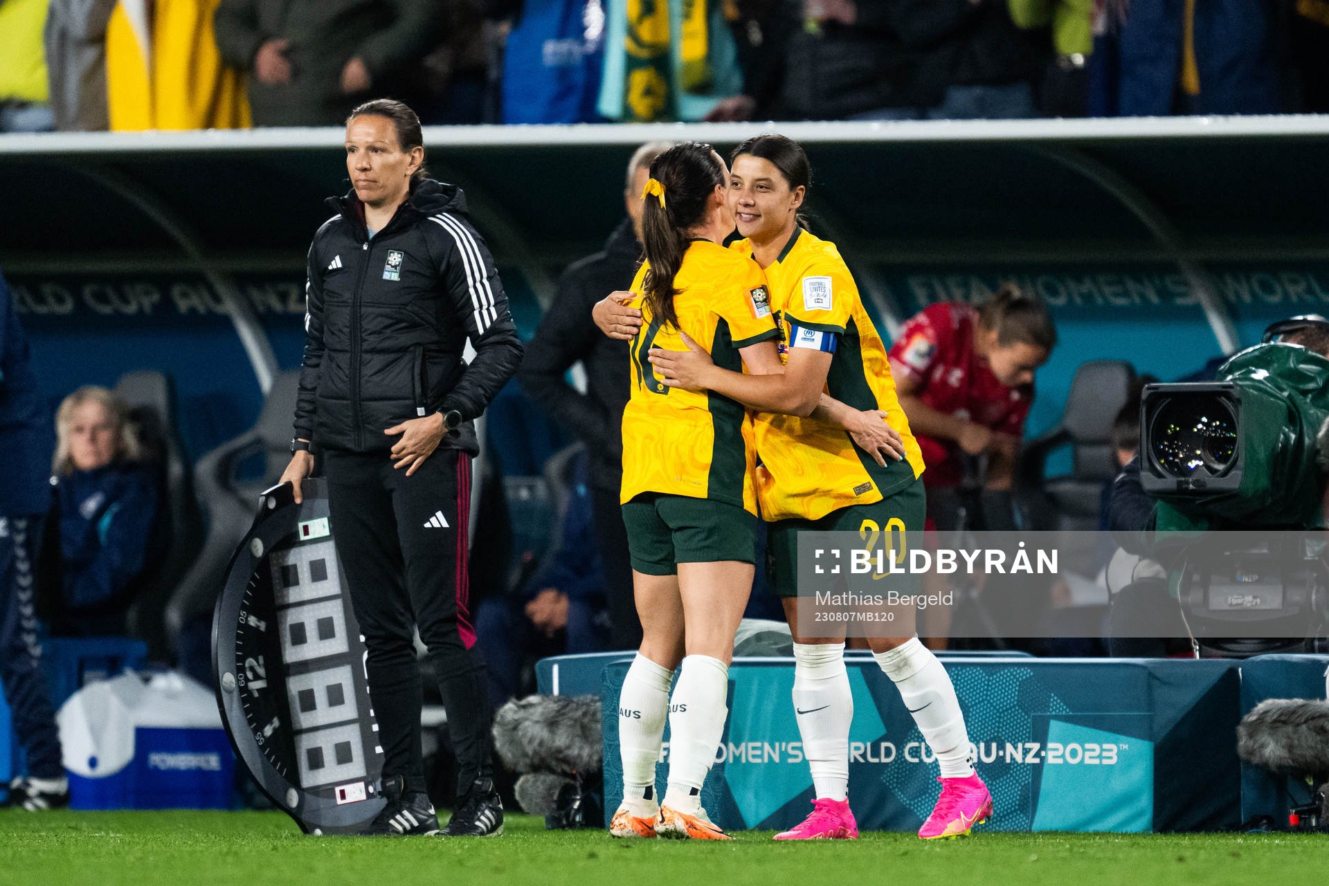 Hayley Raso of Australia is substituted off for Sam Kerr