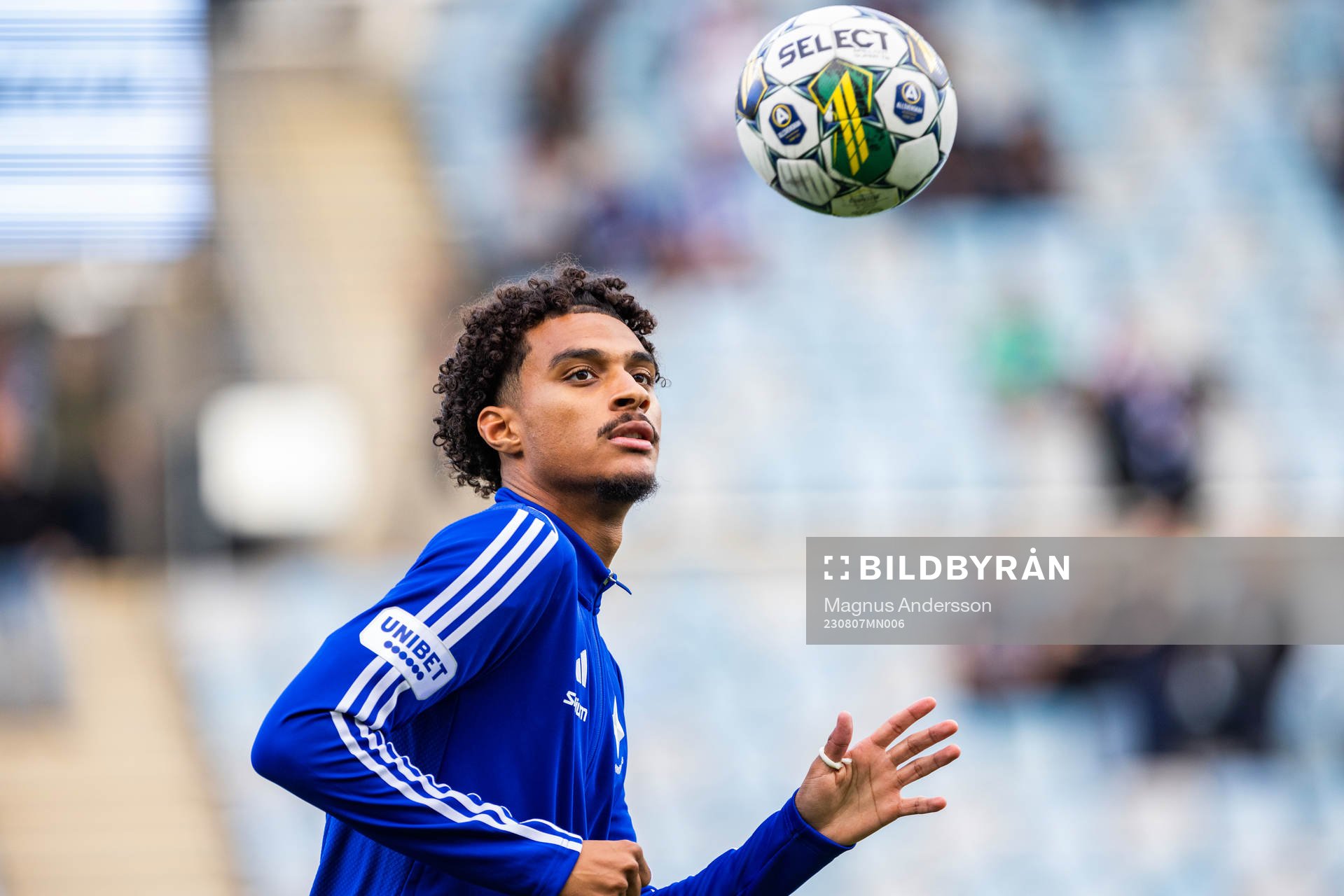 Norrköpings Jesper Ceesay på uppvärmningen inför fotbollsmatchen i Allsvenskan mellan IFK Norrköping och IFK Göteborg den 7 augusti 2023 i Norrköping.