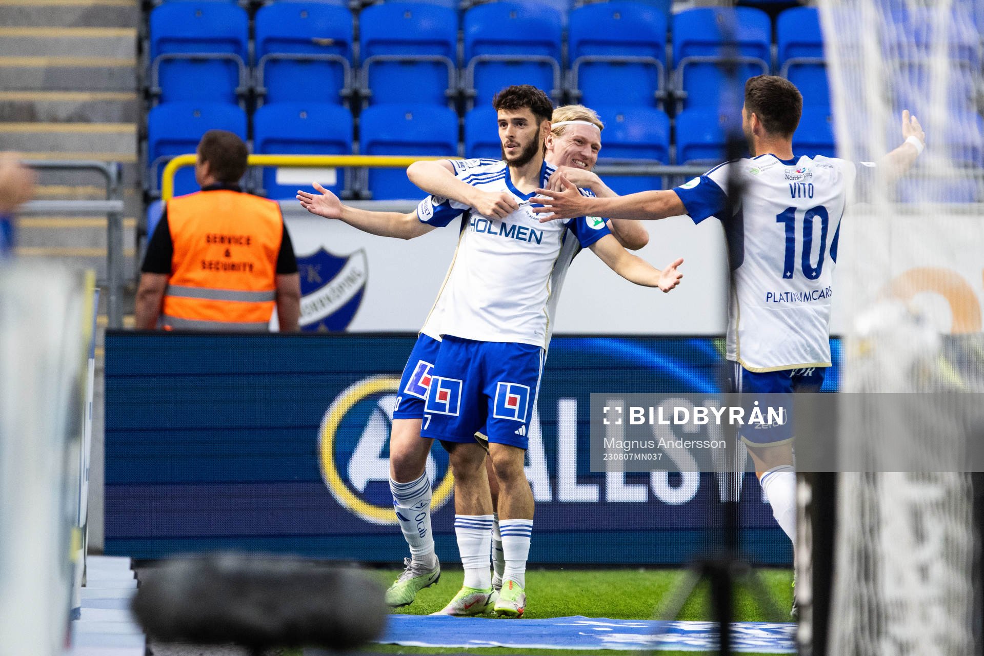 IFK Norrköpings Laorent Shabani jublar med Daniel Fritz
