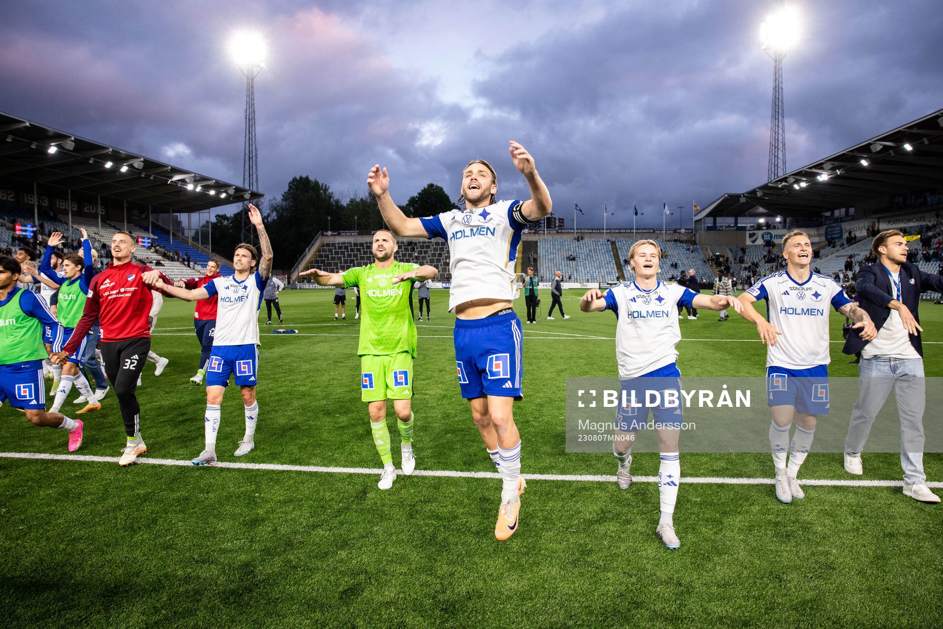 IFK Norrköpings Christoffer Nyman jublar med lagkamrater