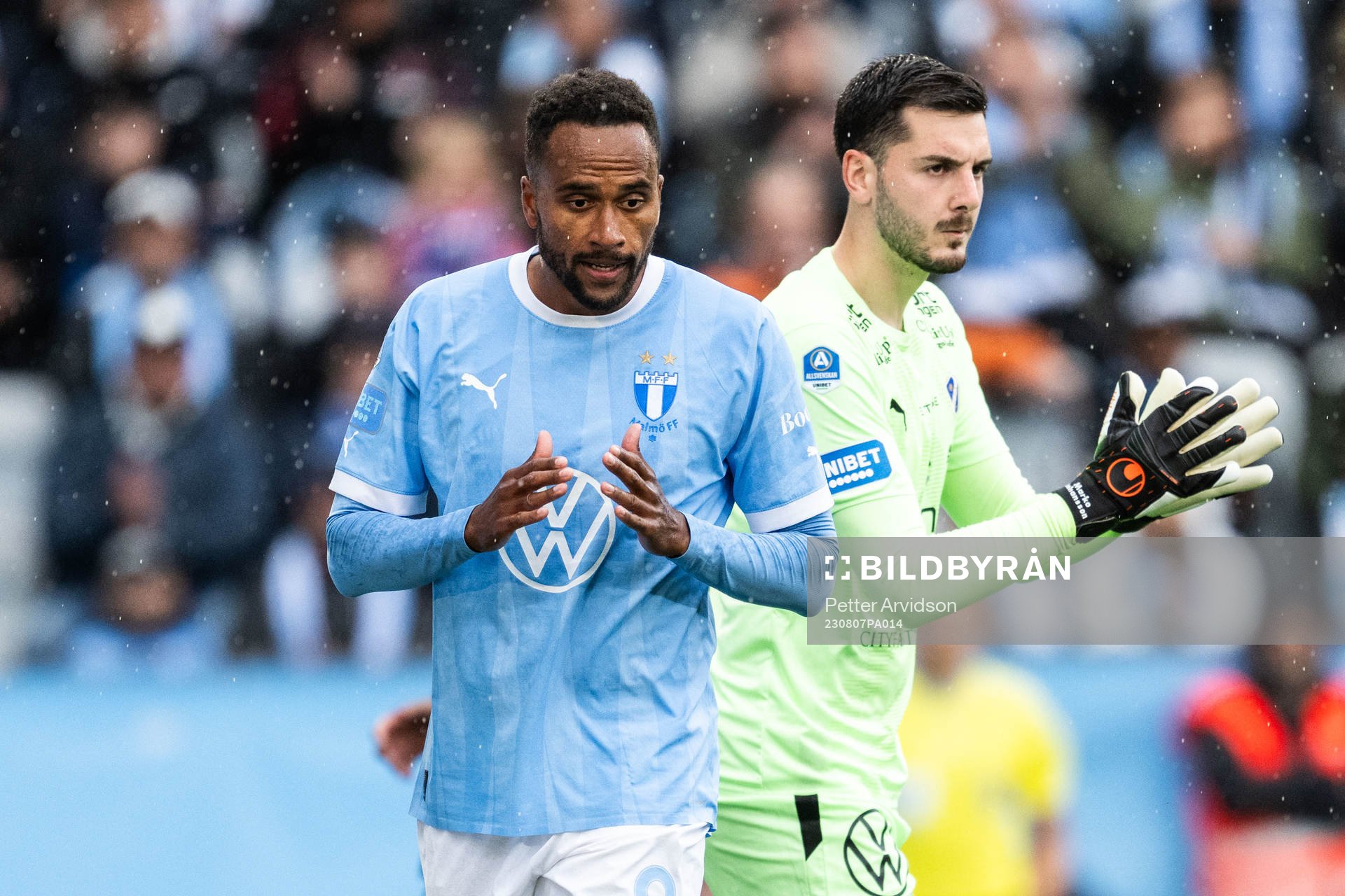Malmö FFs Isaac Kiese Thelin deppar framför Halmstads