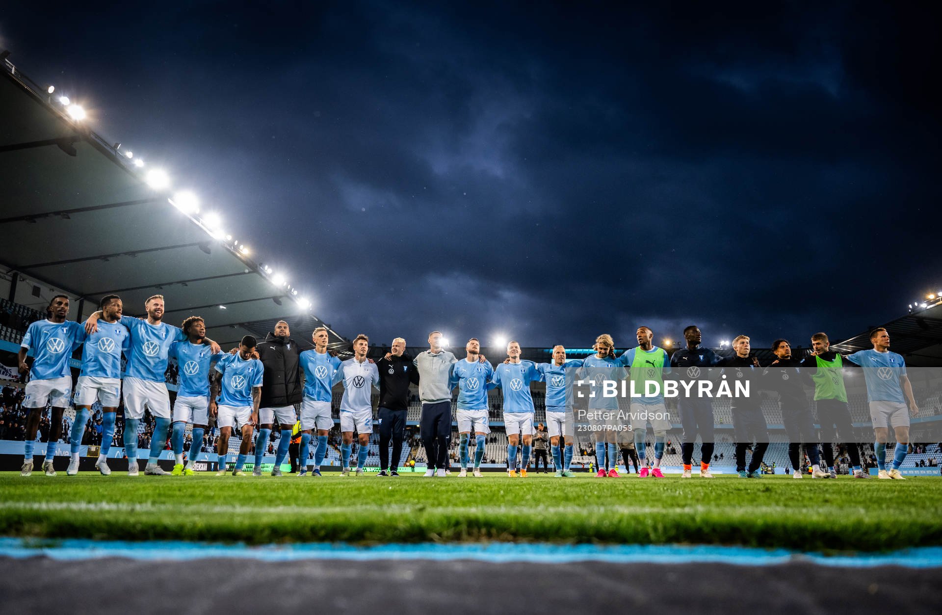 Malmö FFs spelare jublar efter fotbollsmatchen i Allsvenskan mellan Malmö FF och Halmstad den 7 augusti 2023 i Malmö. 