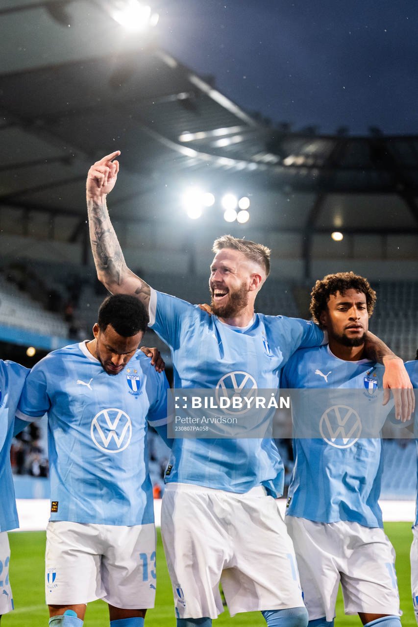 Malmö FFs Pontus Jansson (m) jublar
