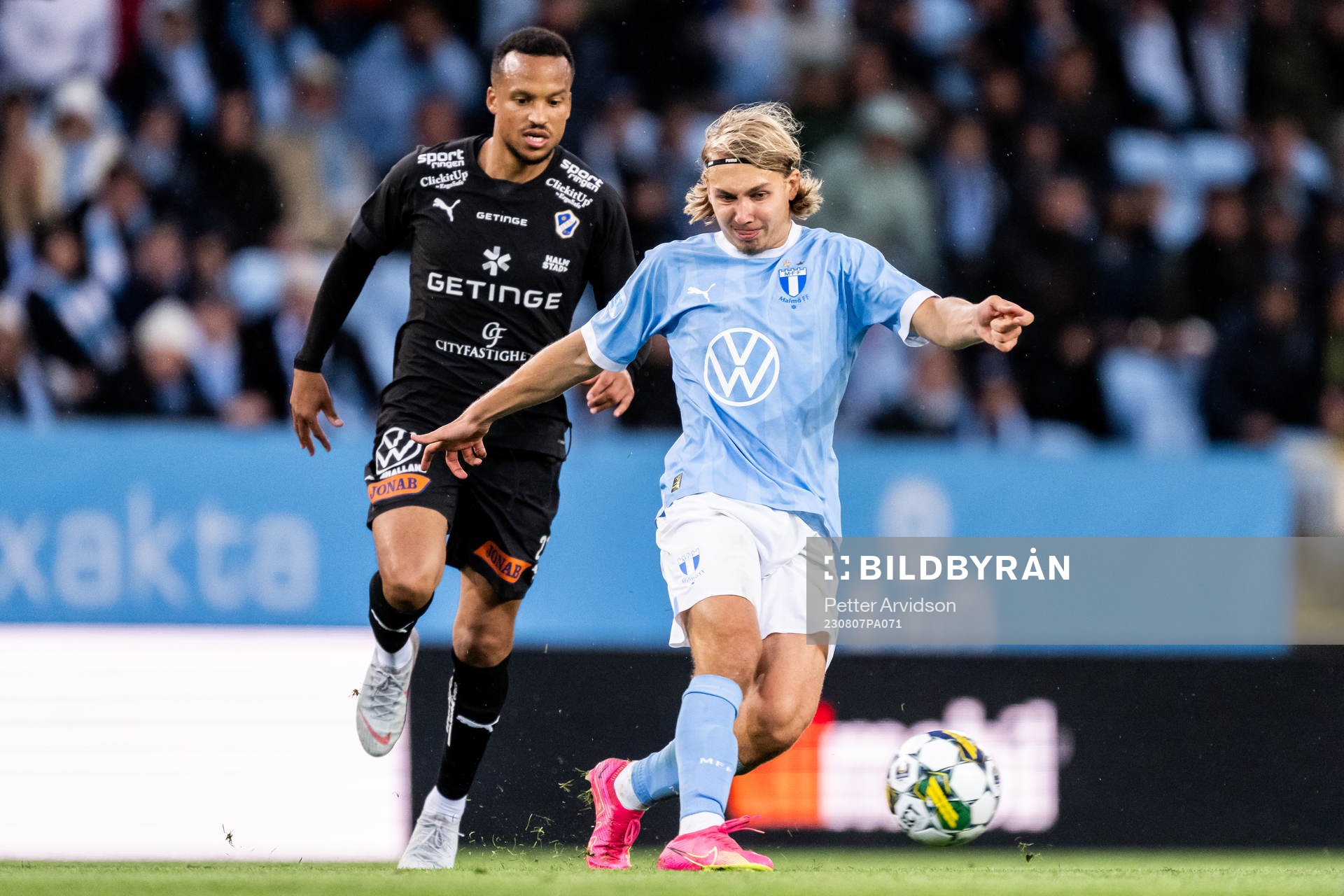 Malmö FFs Sebastian Nanasi och Halmstads Marcus Olsson