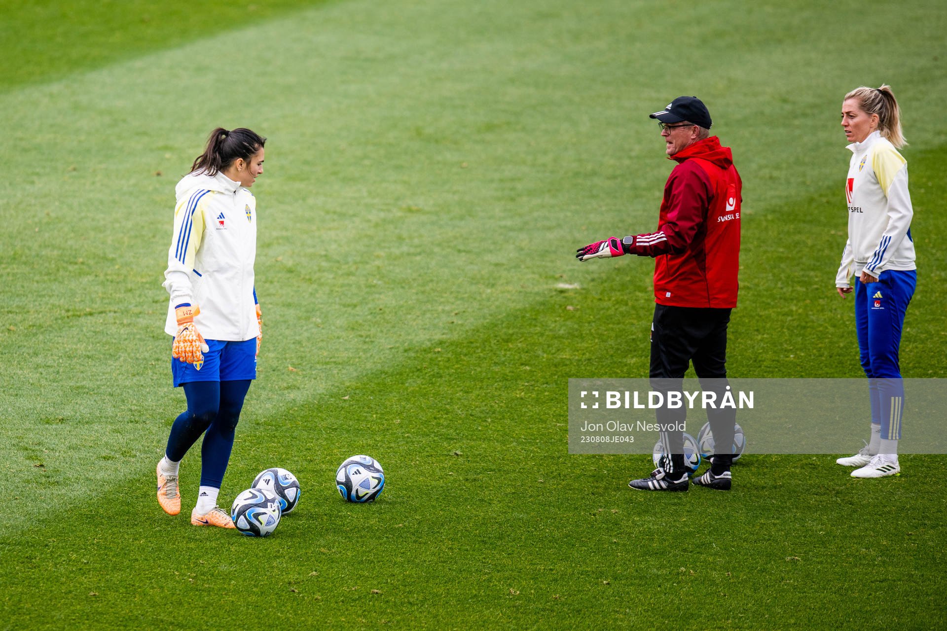 Goalkeeper Zecira Musovic, goalkeeper coach Leif Troedsson and Linda Sembrant of Sweden at a training session during the FIFA Women's World Cup on August 8, 2023 in Auckland.