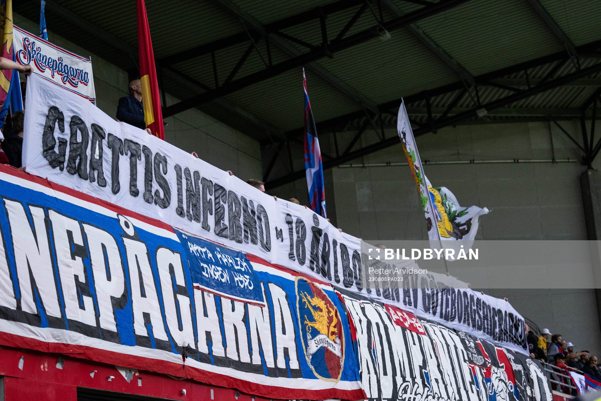 Helsingborgs supportrar med en banderoll