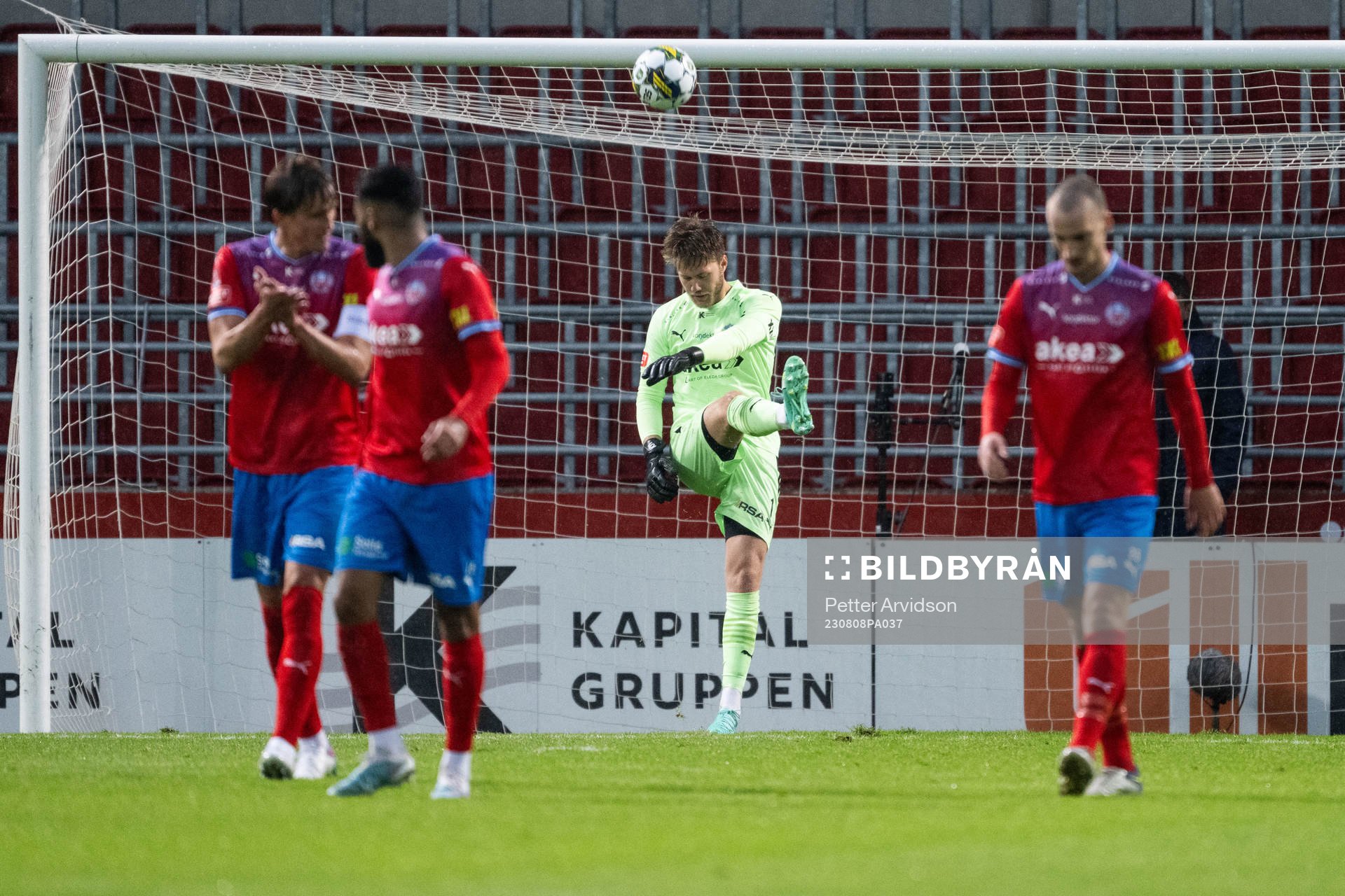 Helsingborgs målvakt Kalle Joelsson deppar