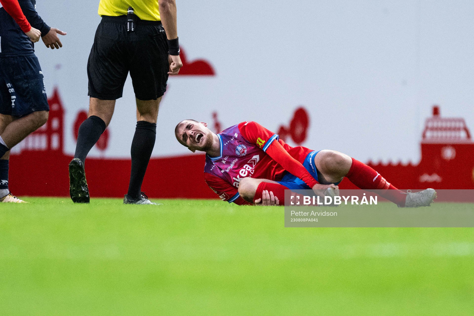 Helsingborgs Adam Hellborg har ont