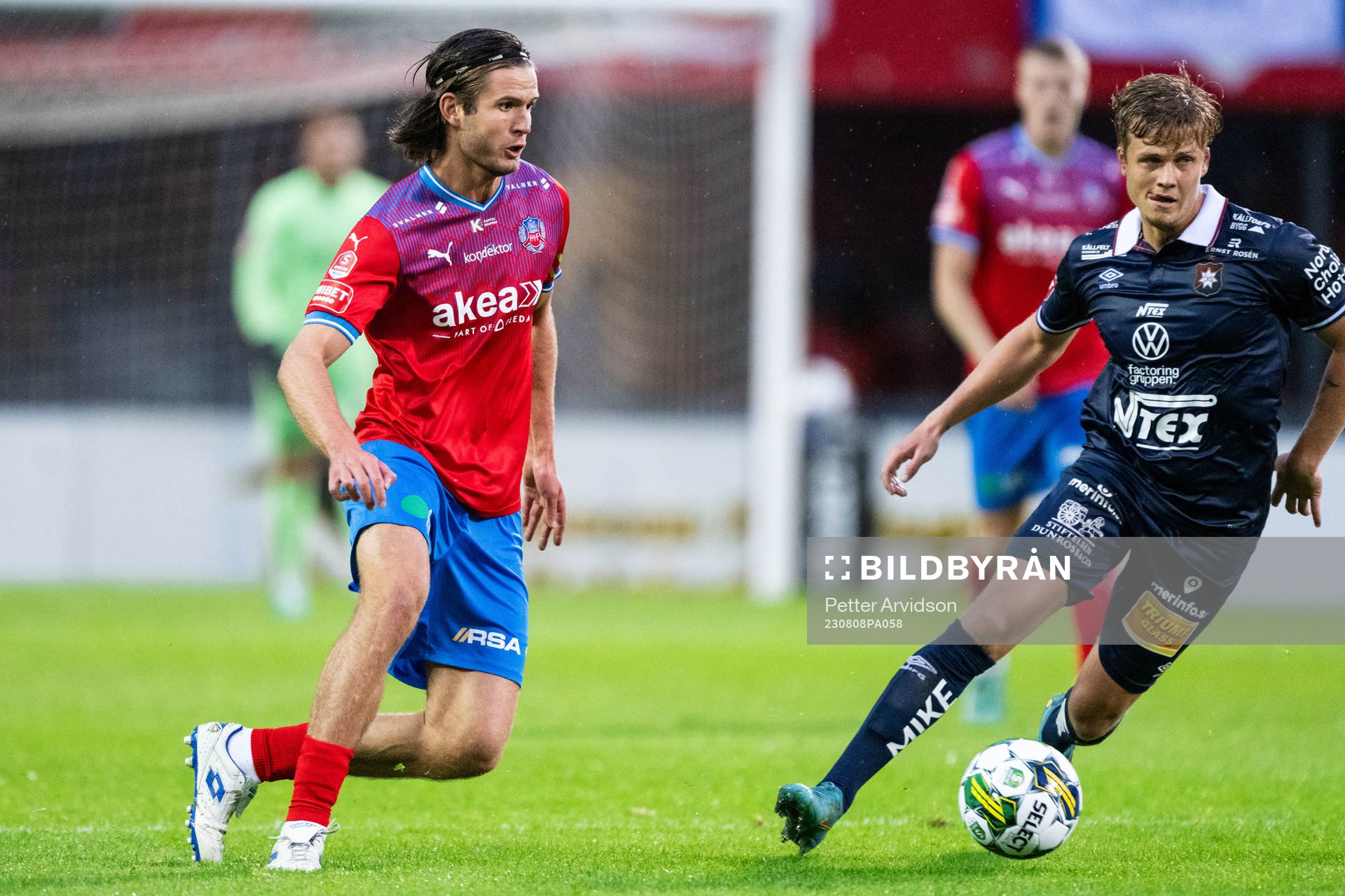 Helsingborgs Wilhelm Loeper och  Örgrytes Kevin Holmén