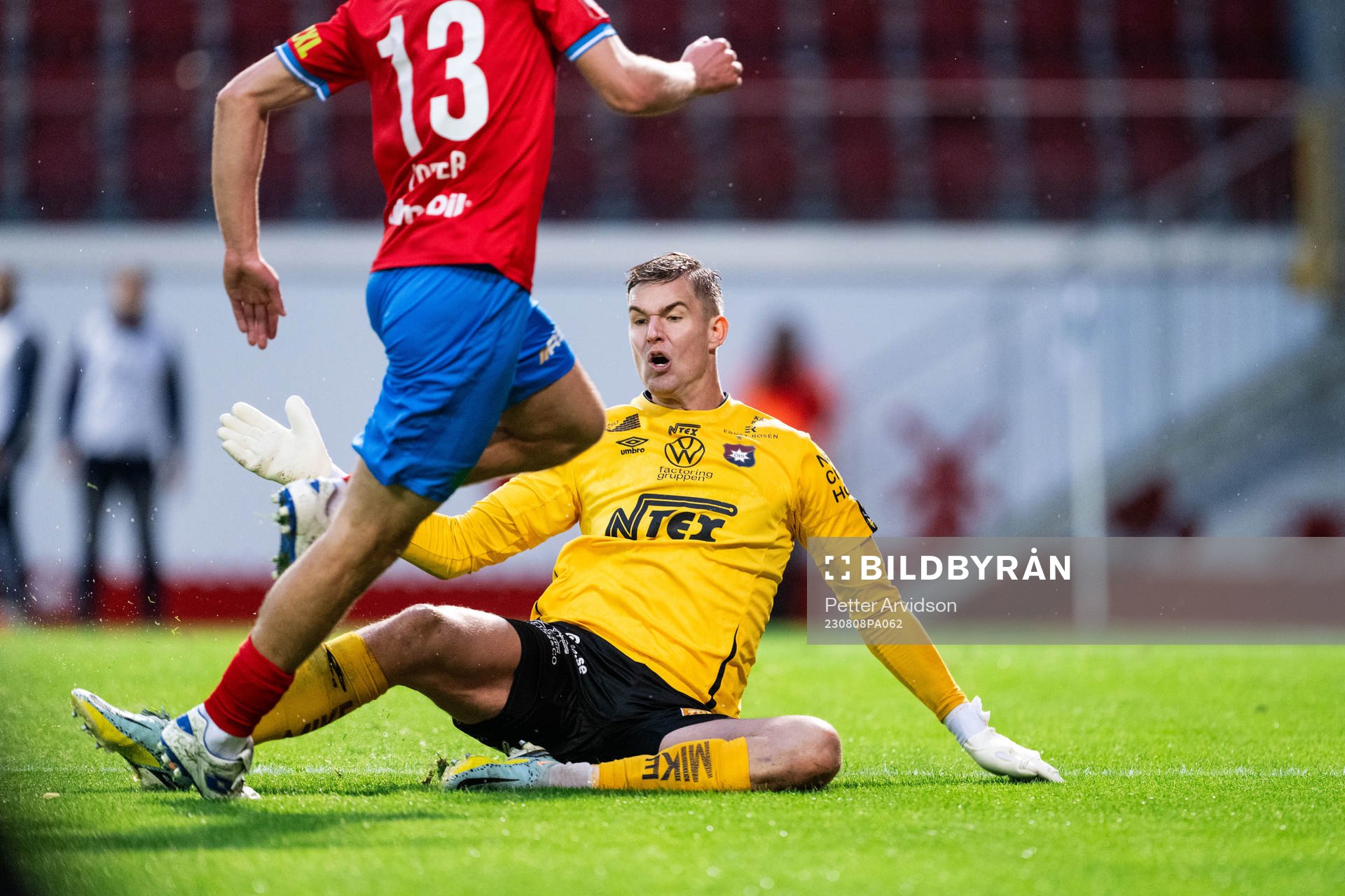 Örgrytes målvakt Mathias Nilsson mot Helsingborgs Wilhelm