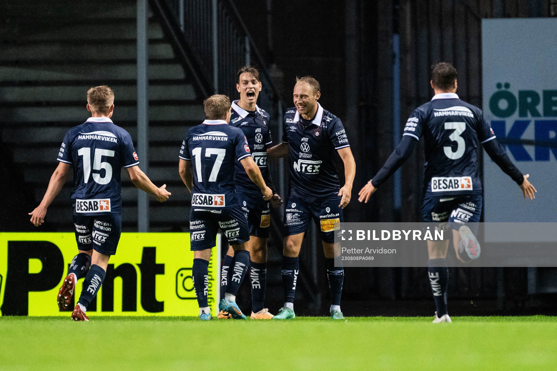 Örgrytes Villiam Dahlström och Daniel Paulson jublar