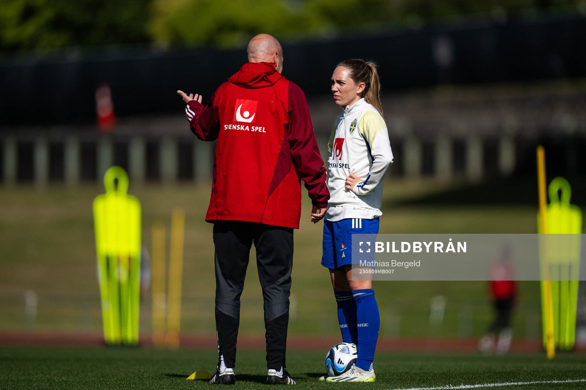 Assistant coach Magnus Wikman and Elin Rubensson of the