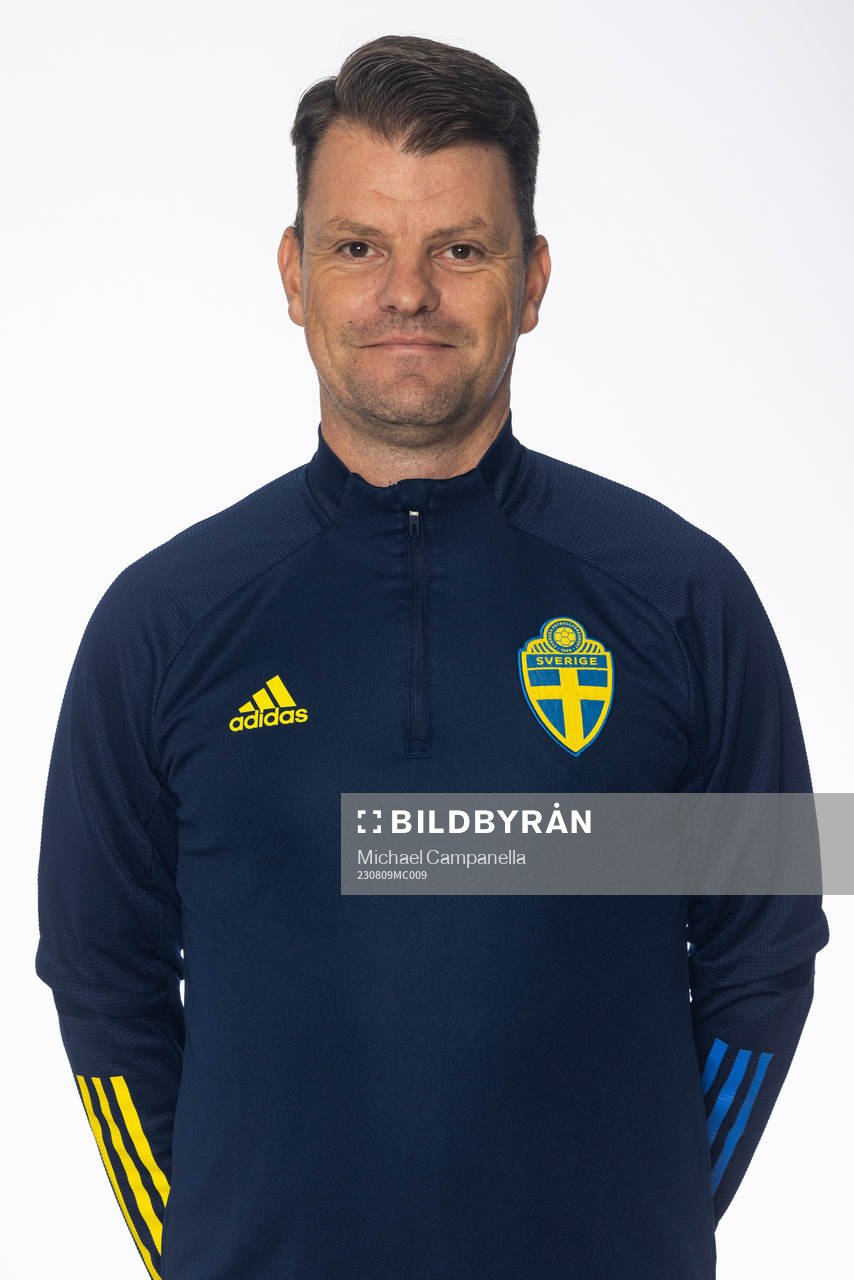 Stefan Ärnsved poserar för ett porträtt under en fotografering med det svenska F15-landslaget i fotboll den 9 augusti 2023 i Stockholm. 