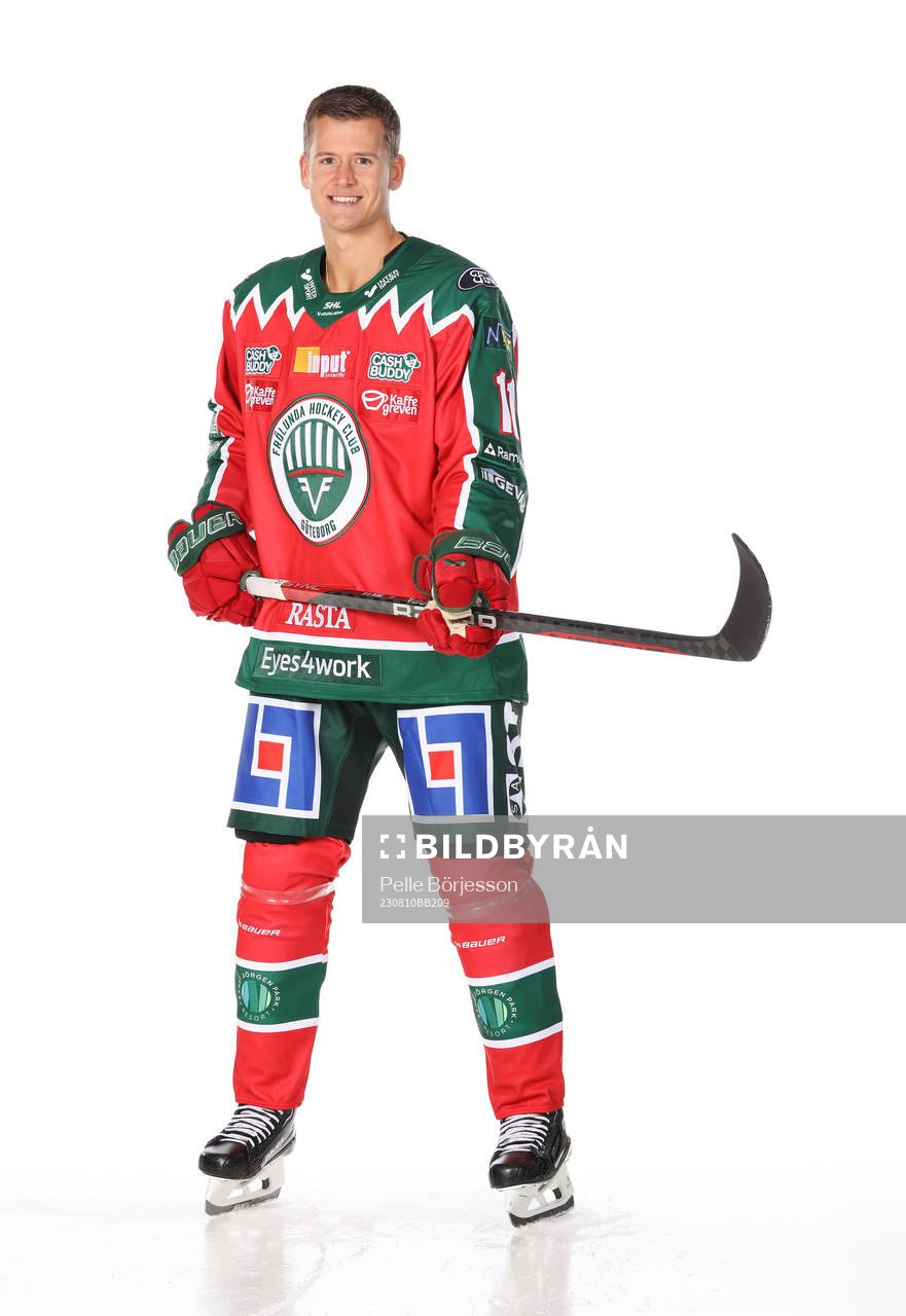 Frölundas Erik Borgposerar för ett porträtt
