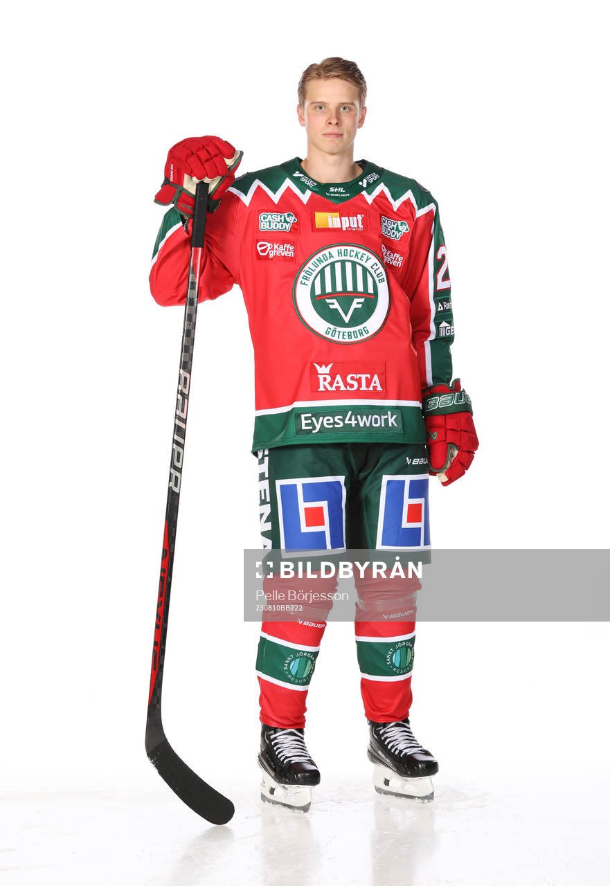 Frölundas Isac Heensposerar för ett porträtt