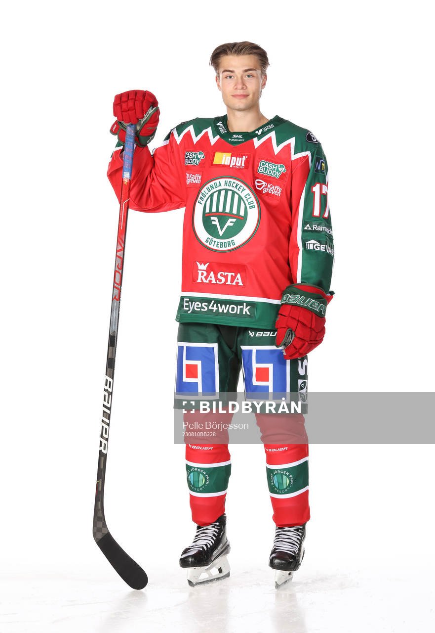 Frölundas Isac Bornposerar för ett porträtt