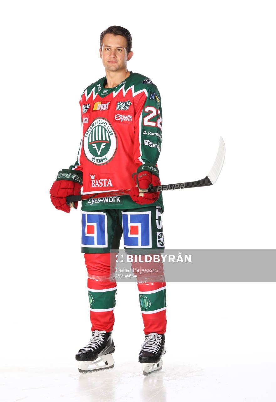 Frölundas Linus Nässénposerar för ett porträtt